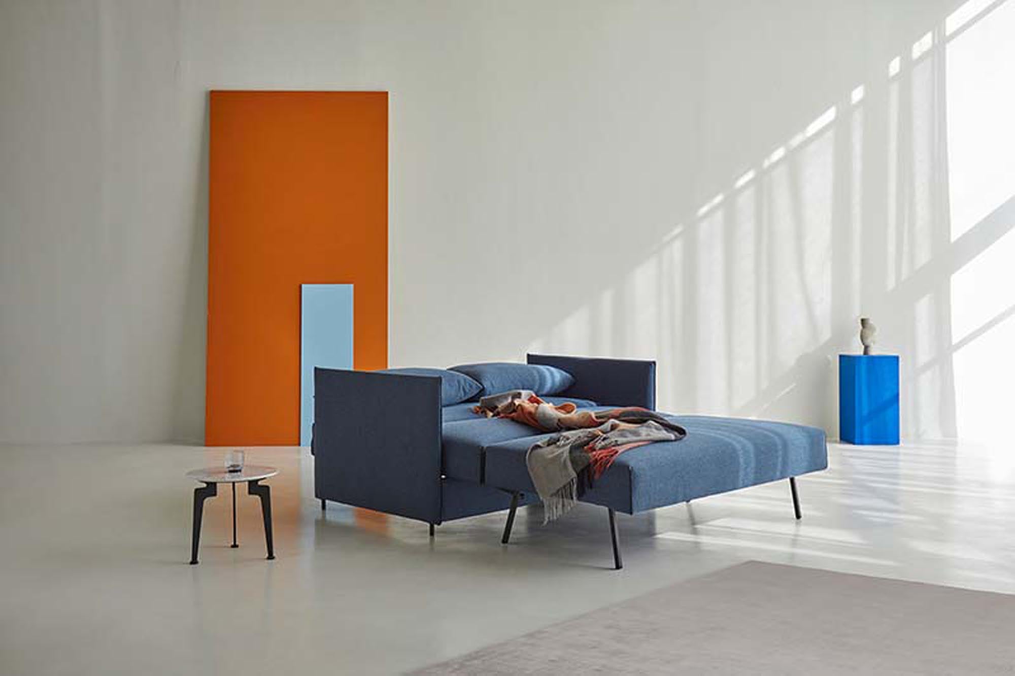 Erleben Sie das Luoma Bettsofa von Innovation Living: modernes Design, langlebige Materialien und vielseitige Nutzung für Ihr Zuhause.