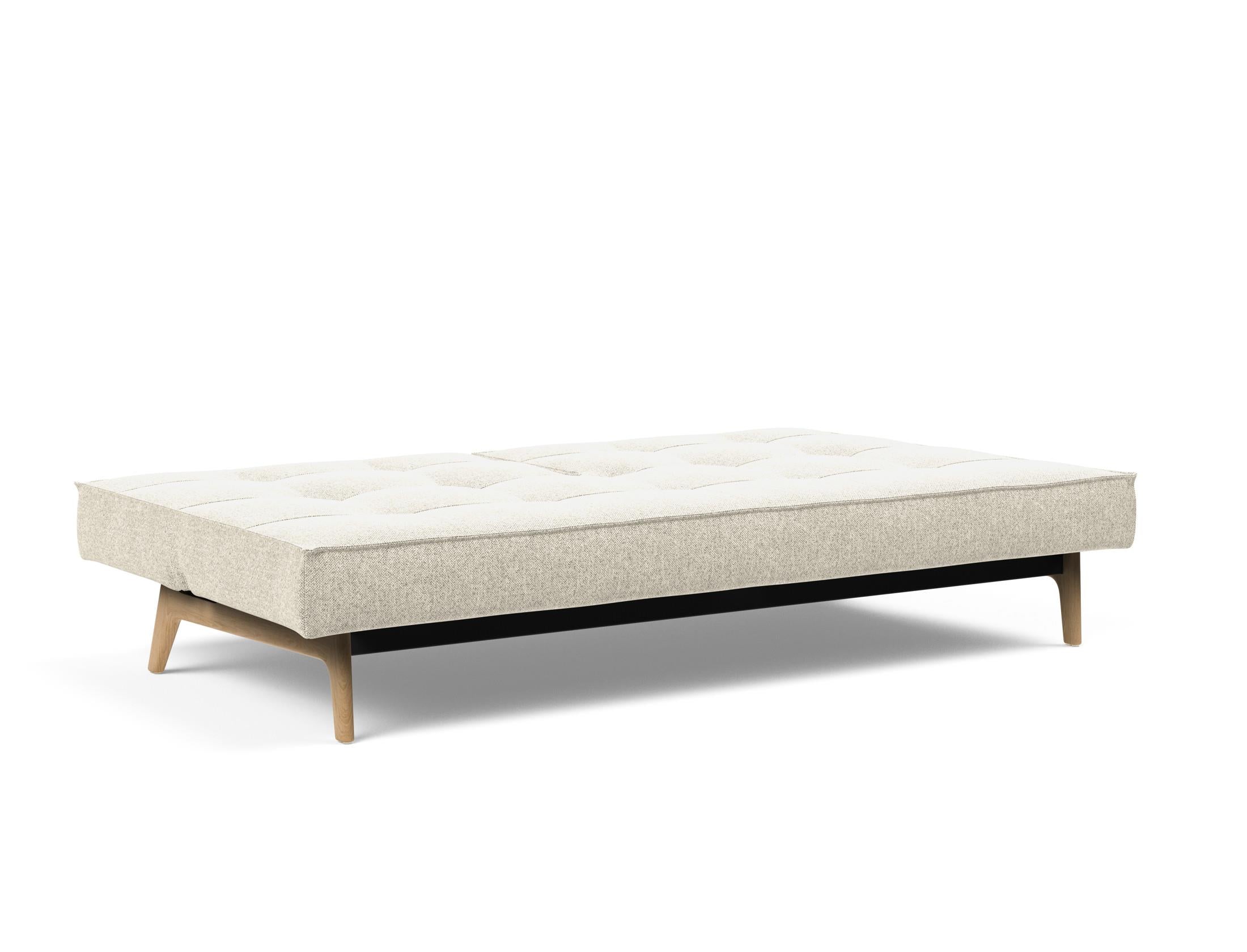 Das Splitback Sofabett 115 Eik von Innovation Living bietet modernes Design und vielseitige Nutzung – perfekt für jedes Zuhause und überraschende Übernachtungen.