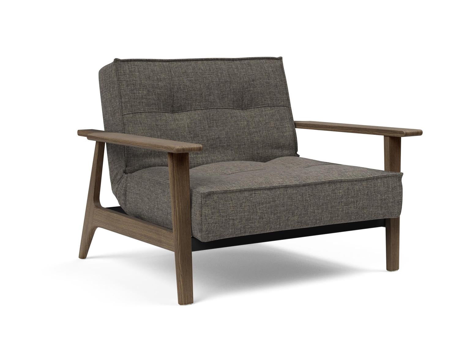 Erleben Sie den Splitback Frej Sessel: modernes dänisches Design, hochwertige Materialien und vielseitige Nutzungsmöglichkeiten für Ihr Zuhause.