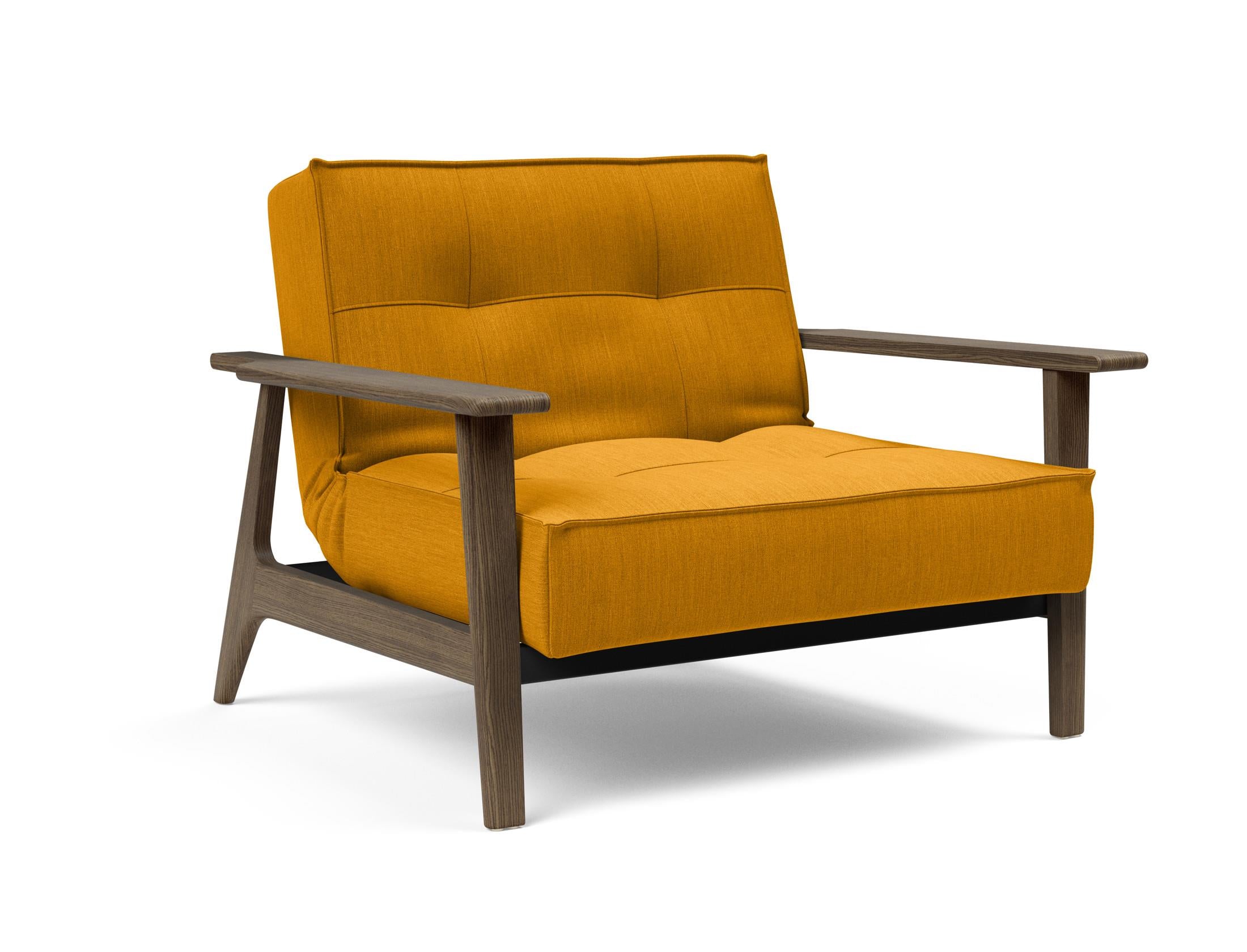 Erleben Sie den Splitback Frej Sessel: modernes dänisches Design, hochwertige Materialien und vielseitige Nutzungsmöglichkeiten für Ihr Zuhause.