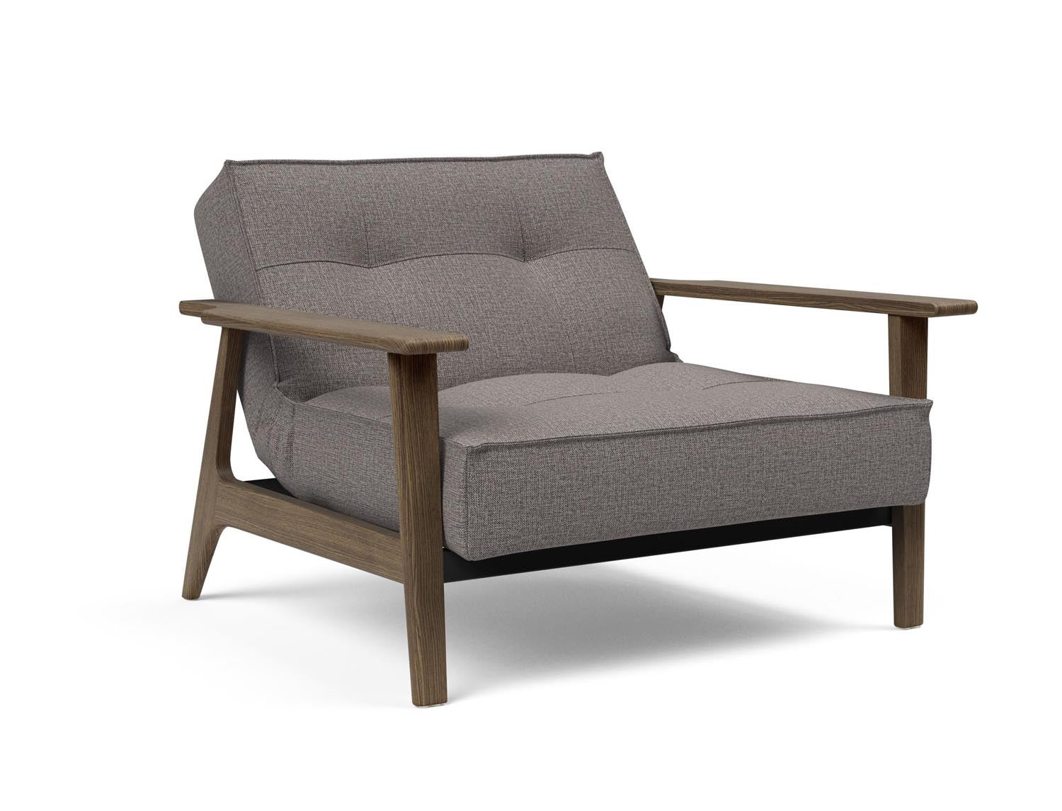 Erleben Sie den Splitback Frej Sessel: modernes dänisches Design, hochwertige Materialien und vielseitige Nutzungsmöglichkeiten für Ihr Zuhause.