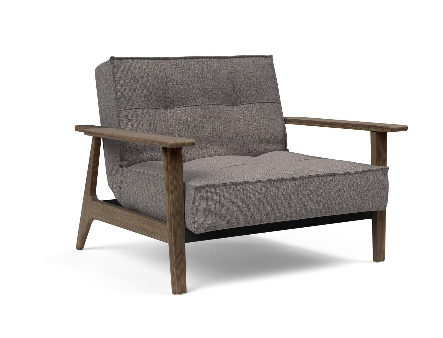 Erleben Sie den Splitback Frej Sessel: modernes dänisches Design, hochwertige Materialien und vielseitige Nutzungsmöglichkeiten für Ihr Zuhause.