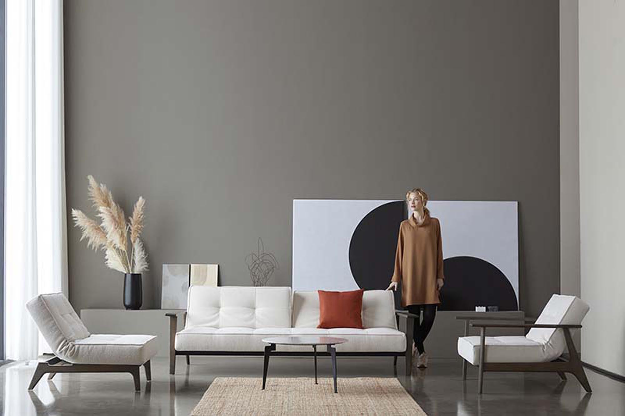 Erleben Sie den Splitback Frej Sessel: modernes dänisches Design, hochwertige Materialien und vielseitige Nutzungsmöglichkeiten für Ihr Zuhause.