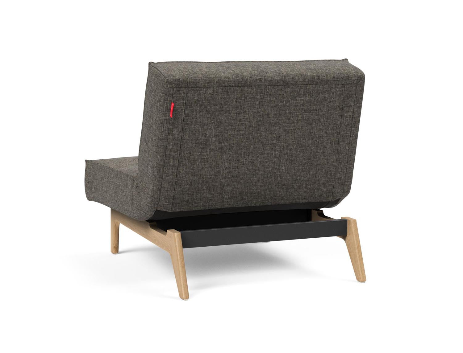 Erleben Sie den Splitback Eik Sessel von Innovation Living – ein stilvoller, flexibler Sessel aus hochwertigem Eichenholz und Stahl, ideal für jedes Zuhause.
