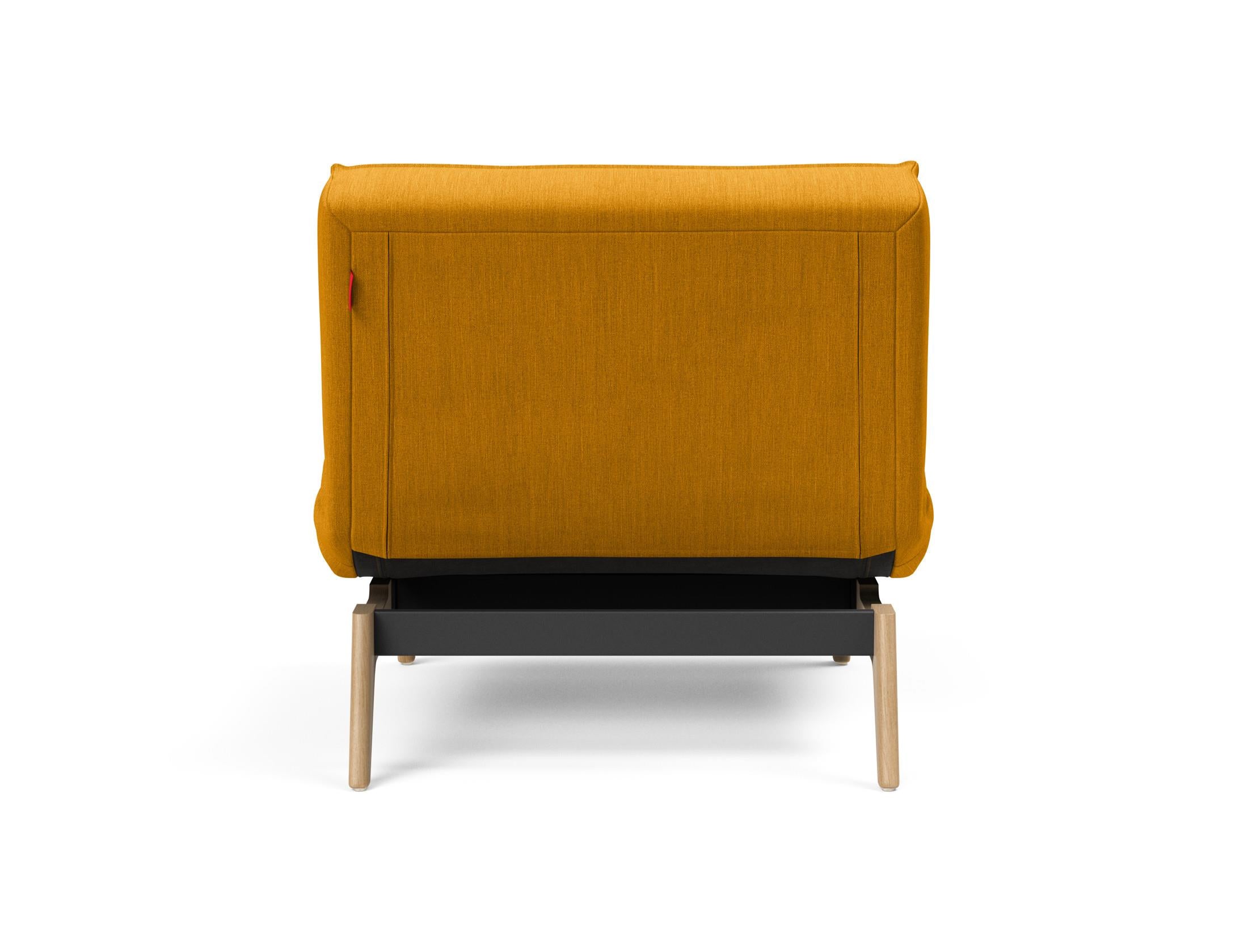 Erleben Sie den Splitback Eik Sessel von Innovation Living – ein stilvoller, flexibler Sessel aus hochwertigem Eichenholz und Stahl, ideal für jedes Zuhause.