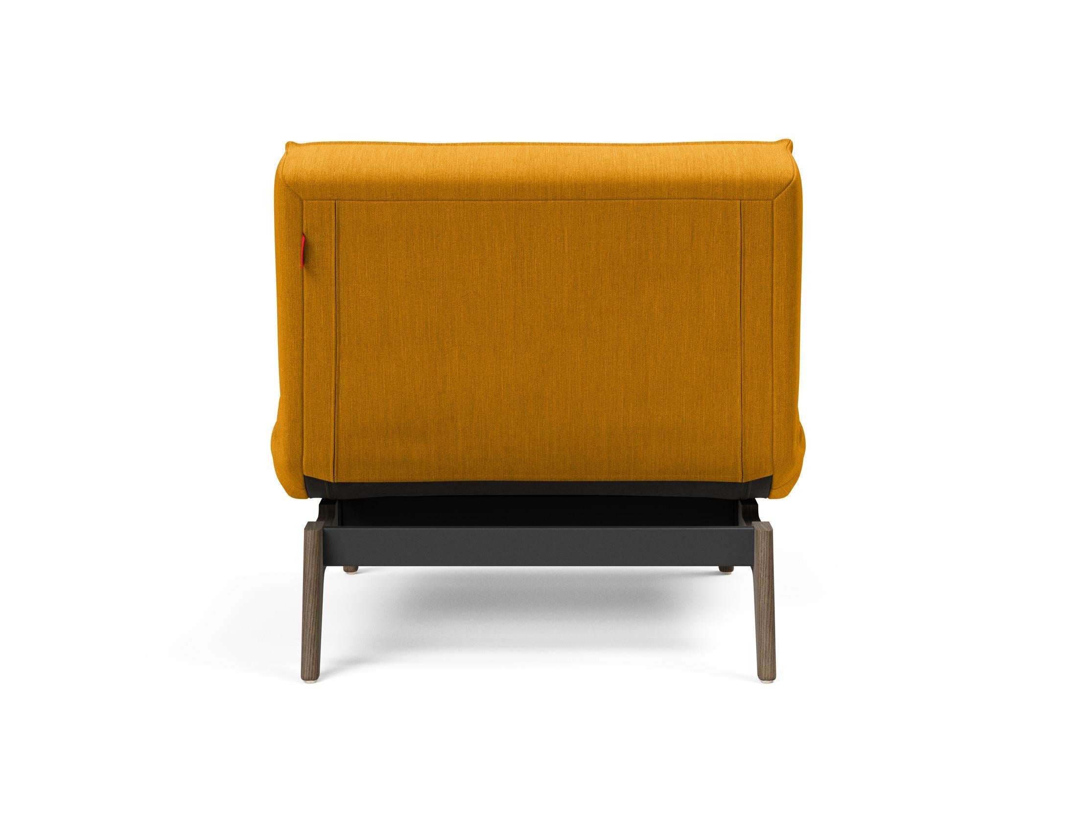 Erleben Sie den Splitback Eik Sessel von Innovation Living – ein stilvoller, flexibler Sessel aus hochwertigem Eichenholz und Stahl, ideal für jedes Zuhause.
