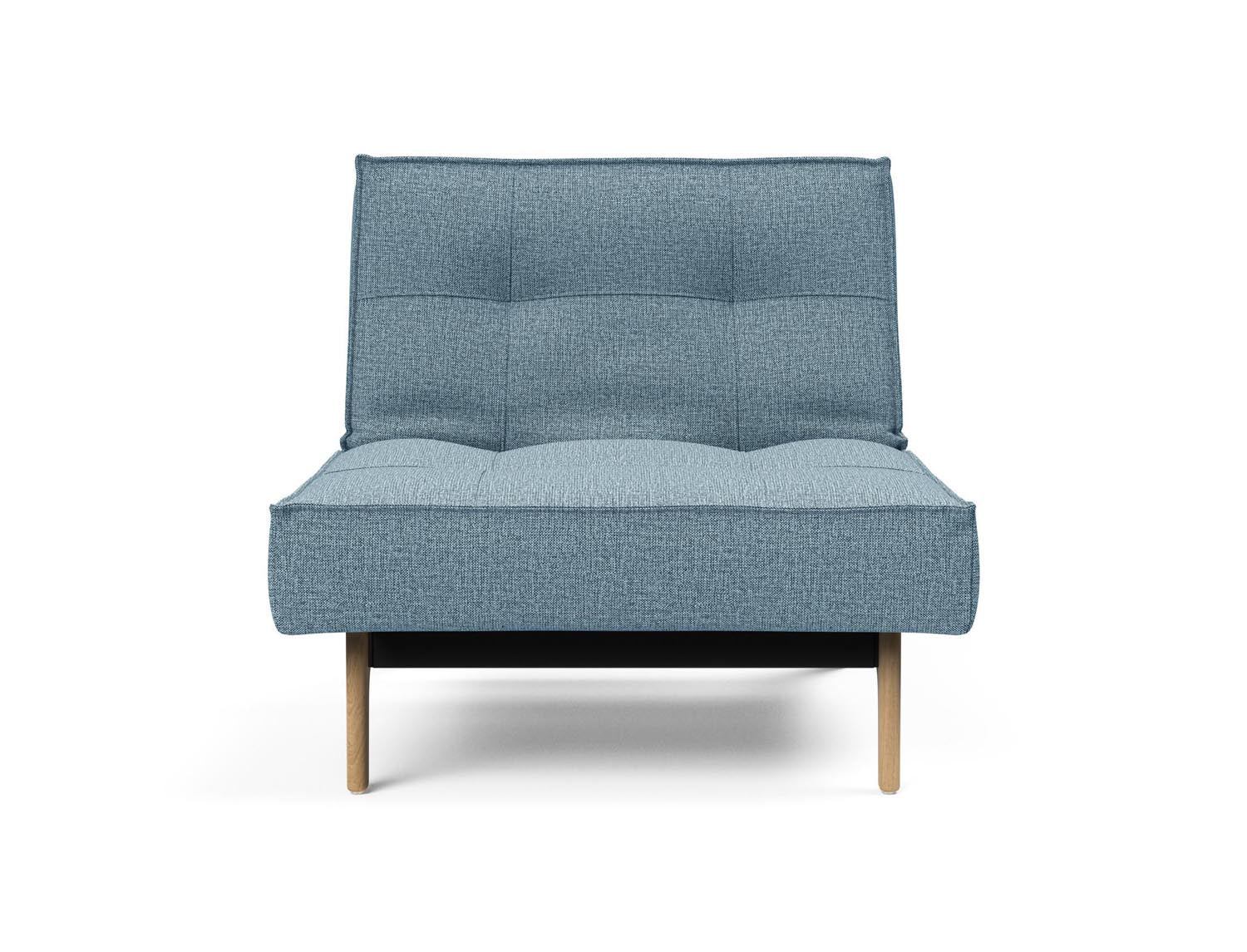 Erleben Sie den Splitback Eik Sessel von Innovation Living – ein stilvoller, flexibler Sessel aus hochwertigem Eichenholz und Stahl, ideal für jedes Zuhause.