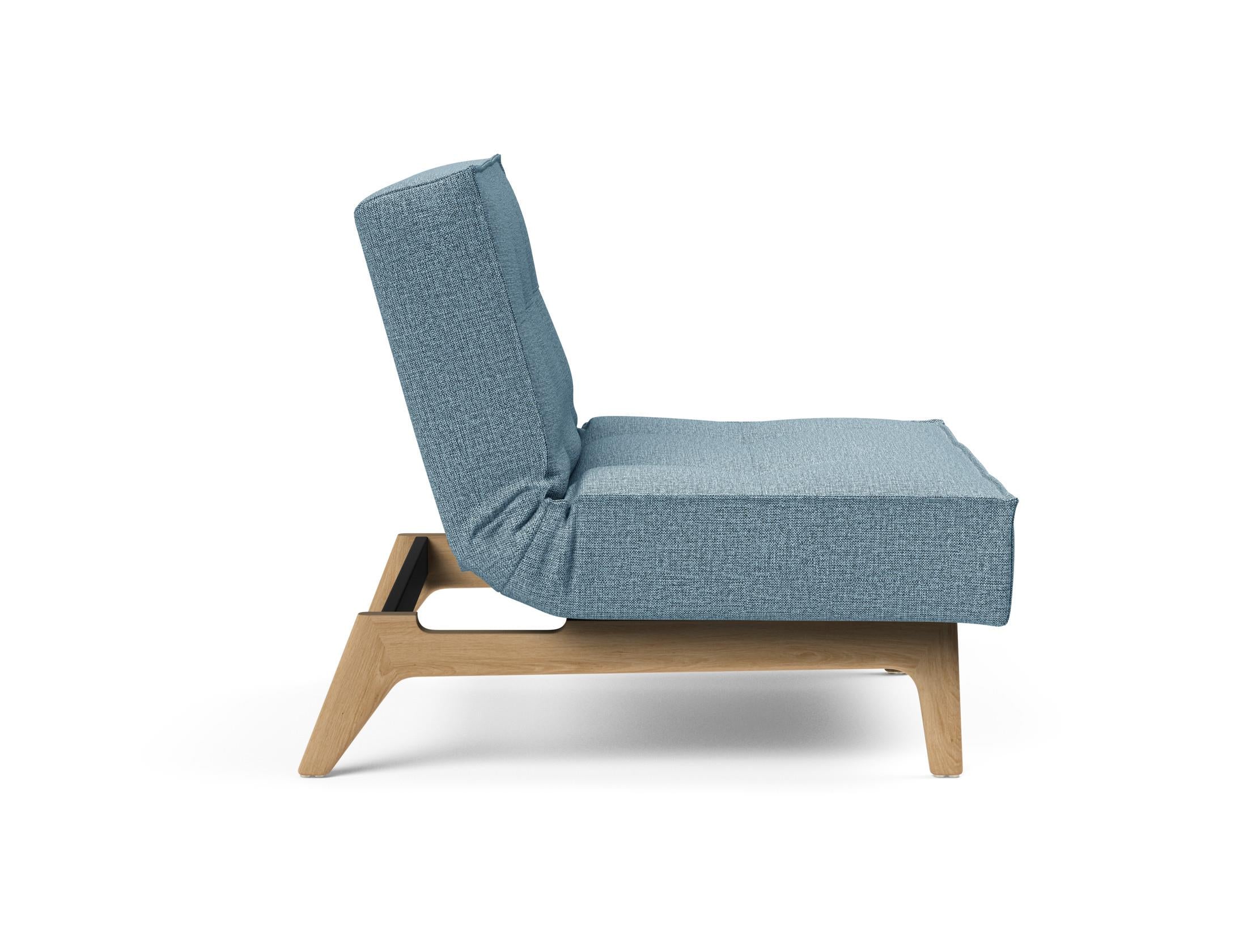 Erleben Sie den Splitback Eik Sessel von Innovation Living – ein stilvoller, flexibler Sessel aus hochwertigem Eichenholz und Stahl, ideal für jedes Zuhause.