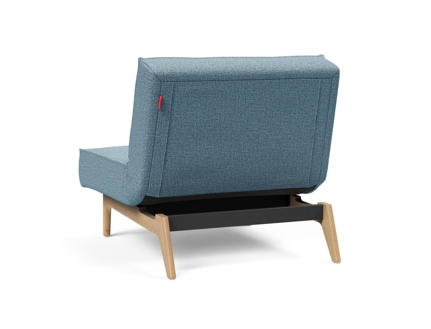 Erleben Sie den Splitback Eik Sessel von Innovation Living – ein stilvoller, flexibler Sessel aus hochwertigem Eichenholz und Stahl, ideal für jedes Zuhause.