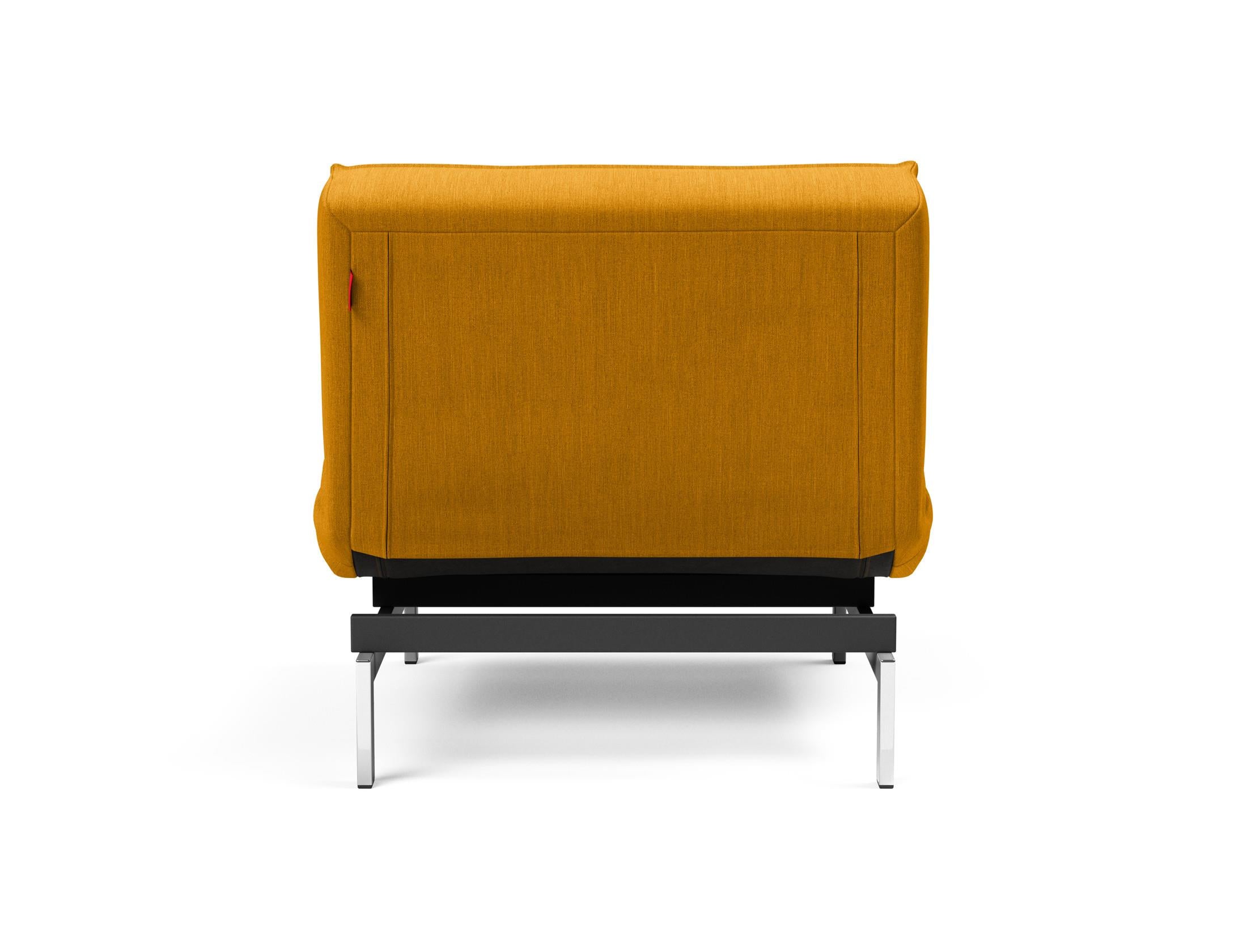 Entdecken Sie den Splitback Chrome Sessel: Stilvolles, modernes Design mit Chrombeinen, ideal für flexible Wohnräume und als praktische Liegefläche.