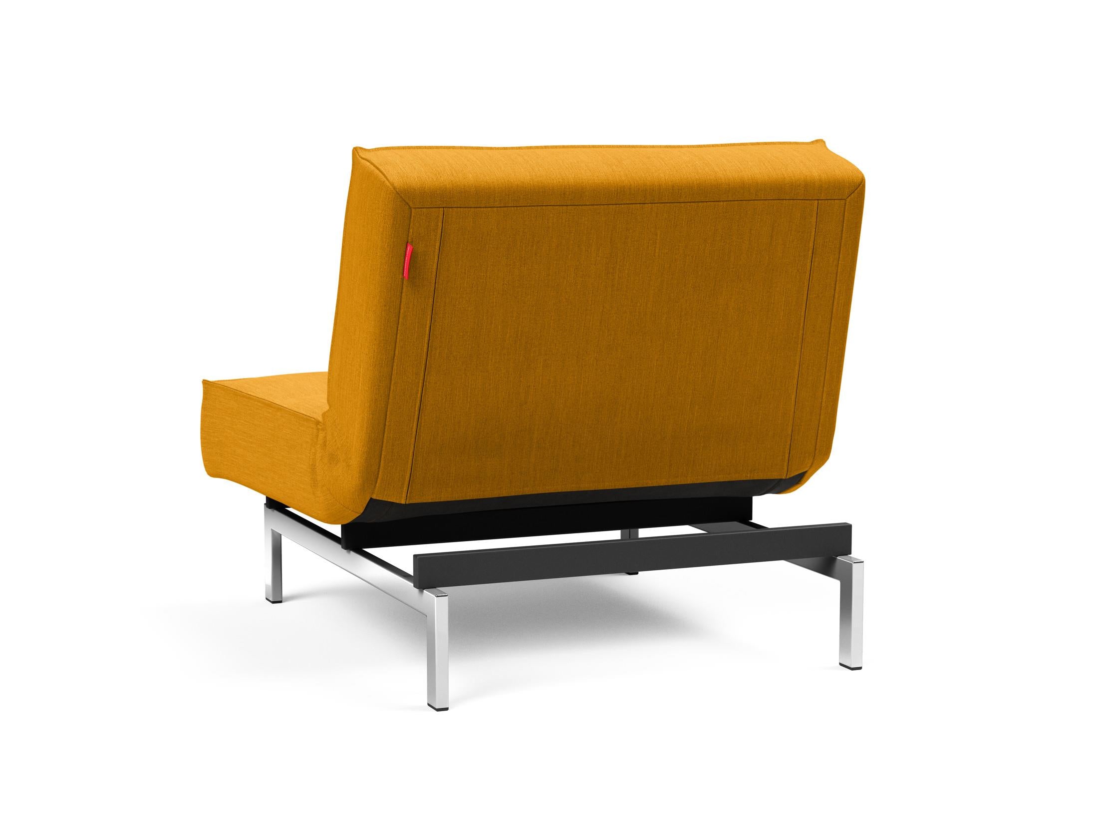 Entdecken Sie den Splitback Chrome Sessel: Stilvolles, modernes Design mit Chrombeinen, ideal für flexible Wohnräume und als praktische Liegefläche.