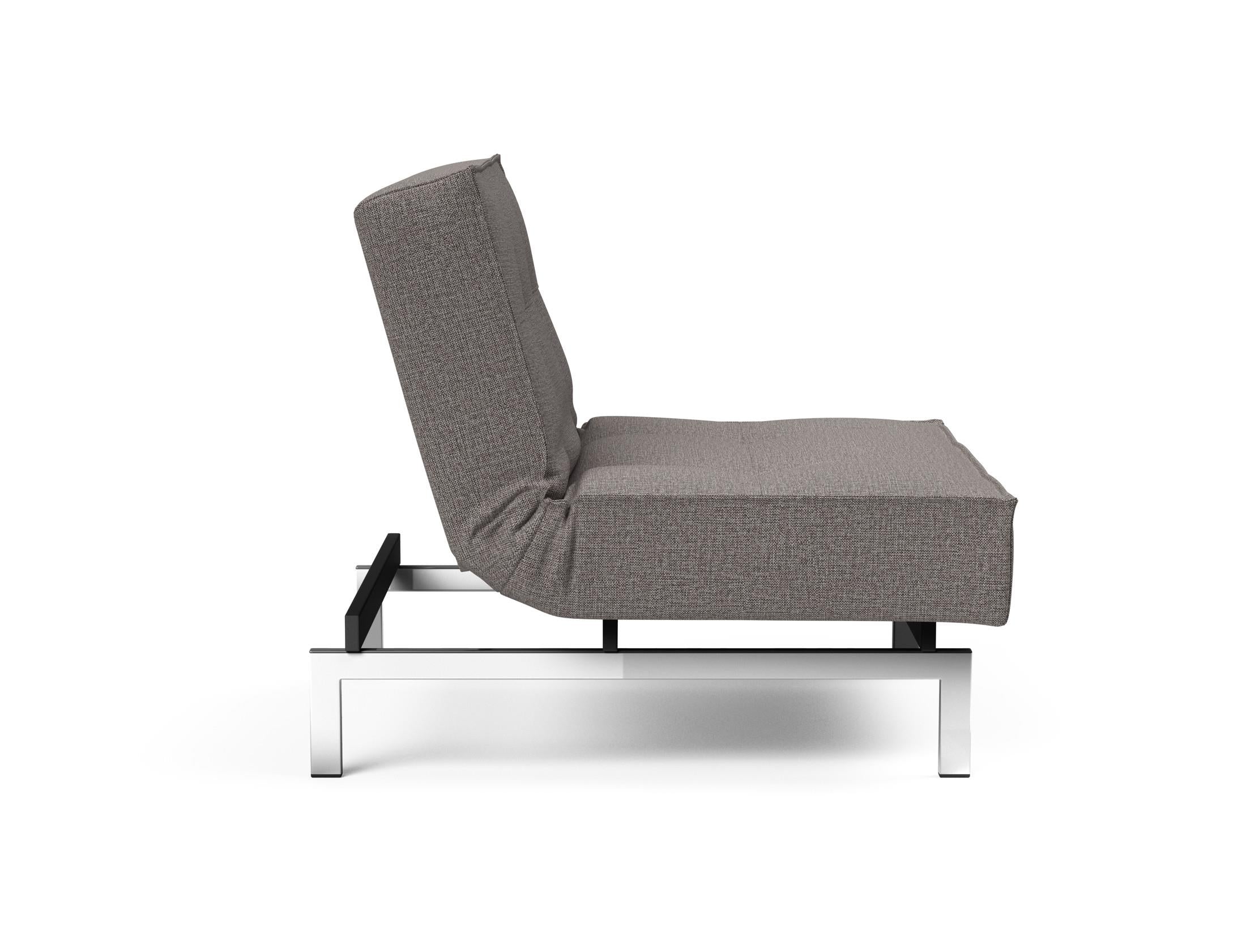 Erleben Sie den Splitback Chrome Sessel: Modernes Design, hochwertige Materialien und flexible Nutzung als Sitz- oder Liegefläche für jeden Raum.