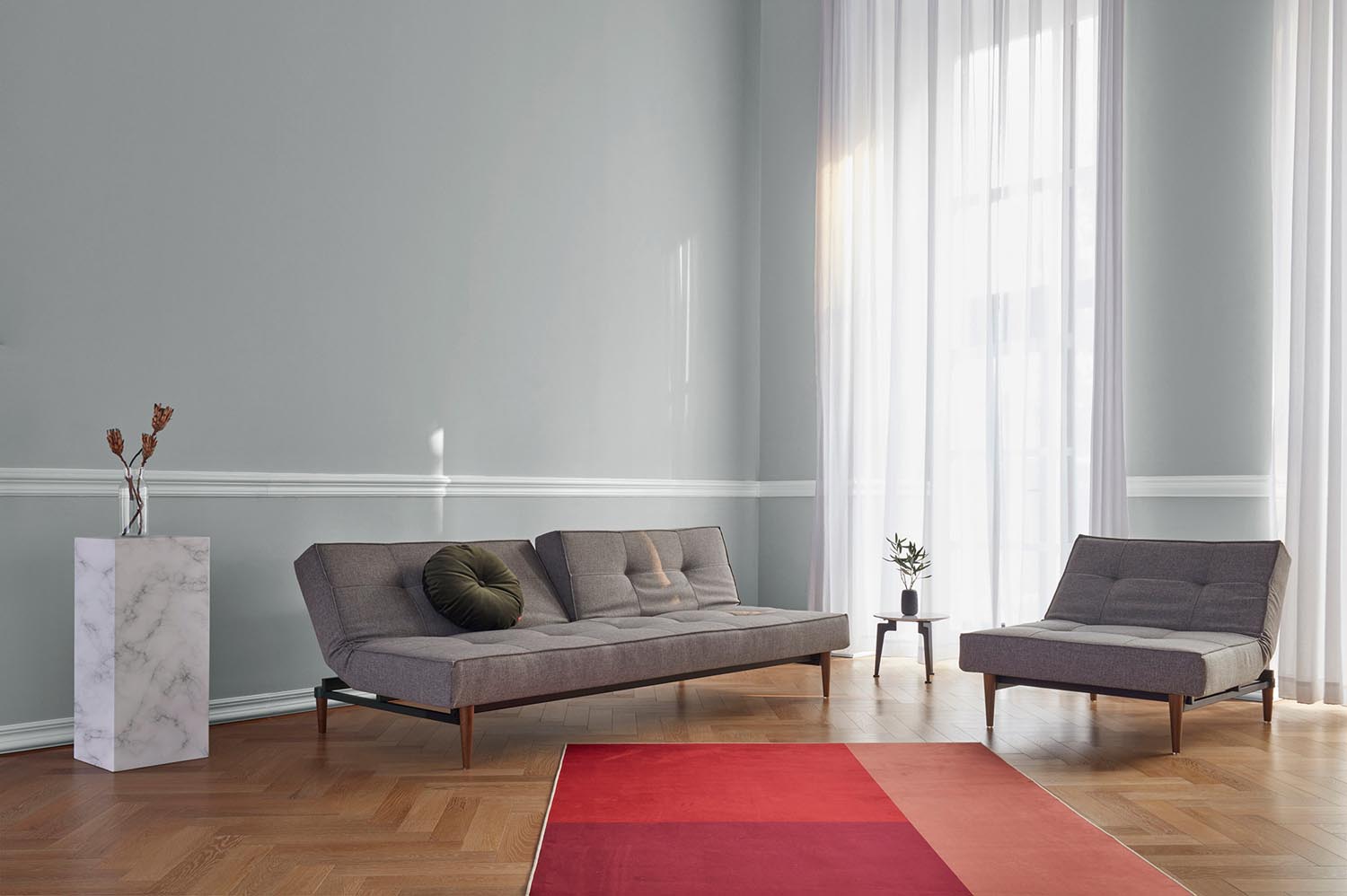 Entdecken Sie den eleganten Splitback Styletto Sessel von Innovation Living – ein perfektes Zusammenspiel aus Design, Komfort und Funktionalität.
