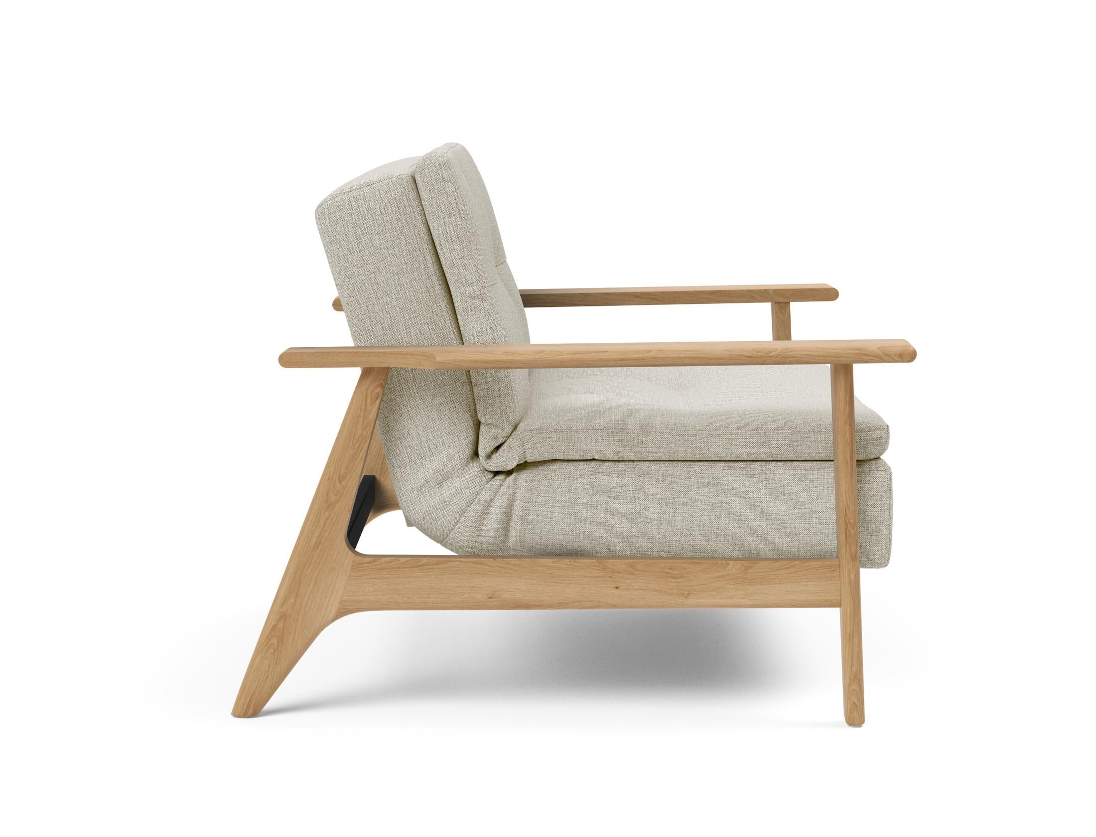 Entdecken Sie den Dublexo Frej Sessel Eiche von Innovation Living: Elegante Linien, robustes Eichenholz und vielseitige Nutzung für jeden Raum.