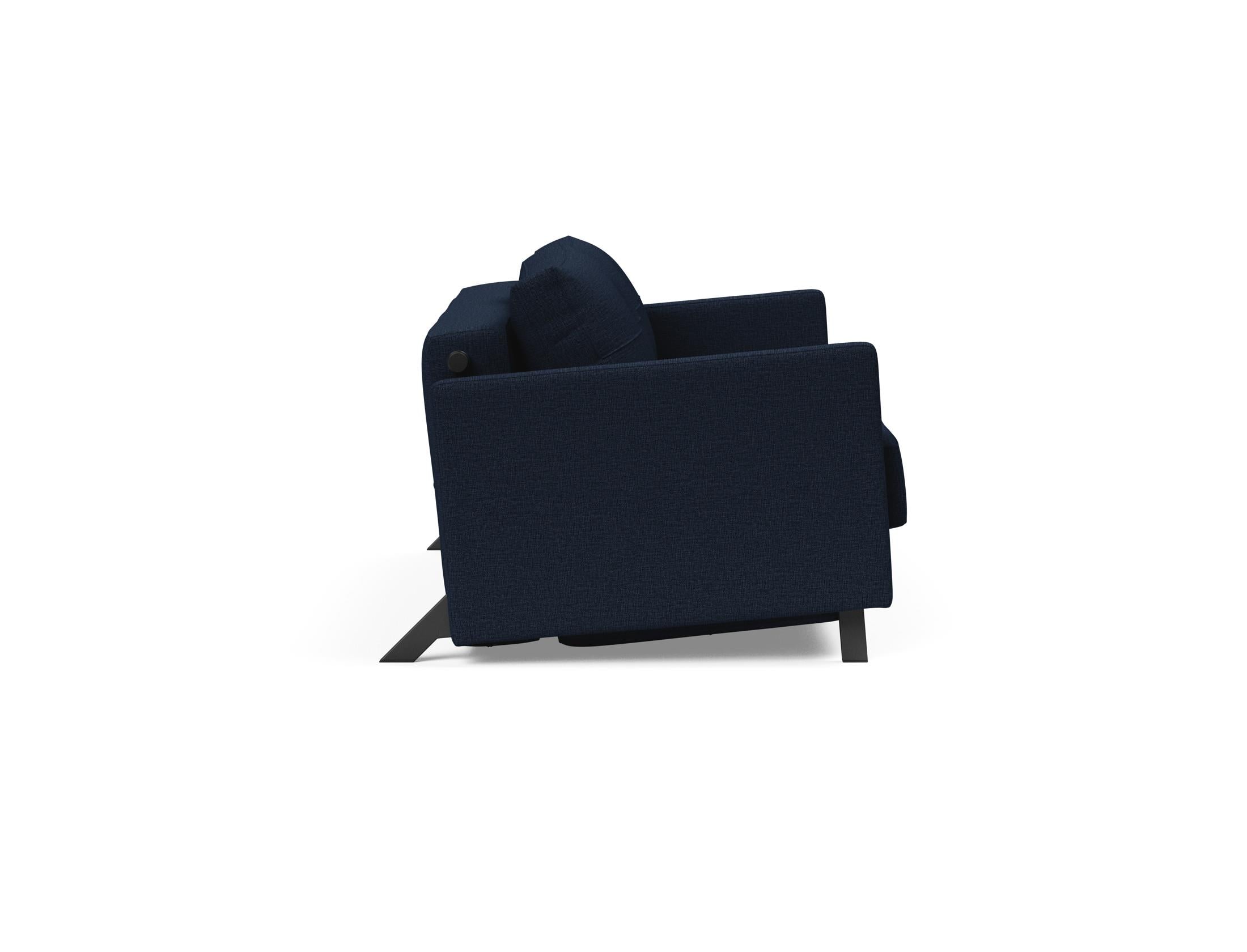 Erleben Sie das Cubed Klappsofa 140 von Innovation Living – ein elegantes, platzsparendes Sofa mit Armlehnen, das mühelos in ein gemütliches Bett umgewandelt werden kann.