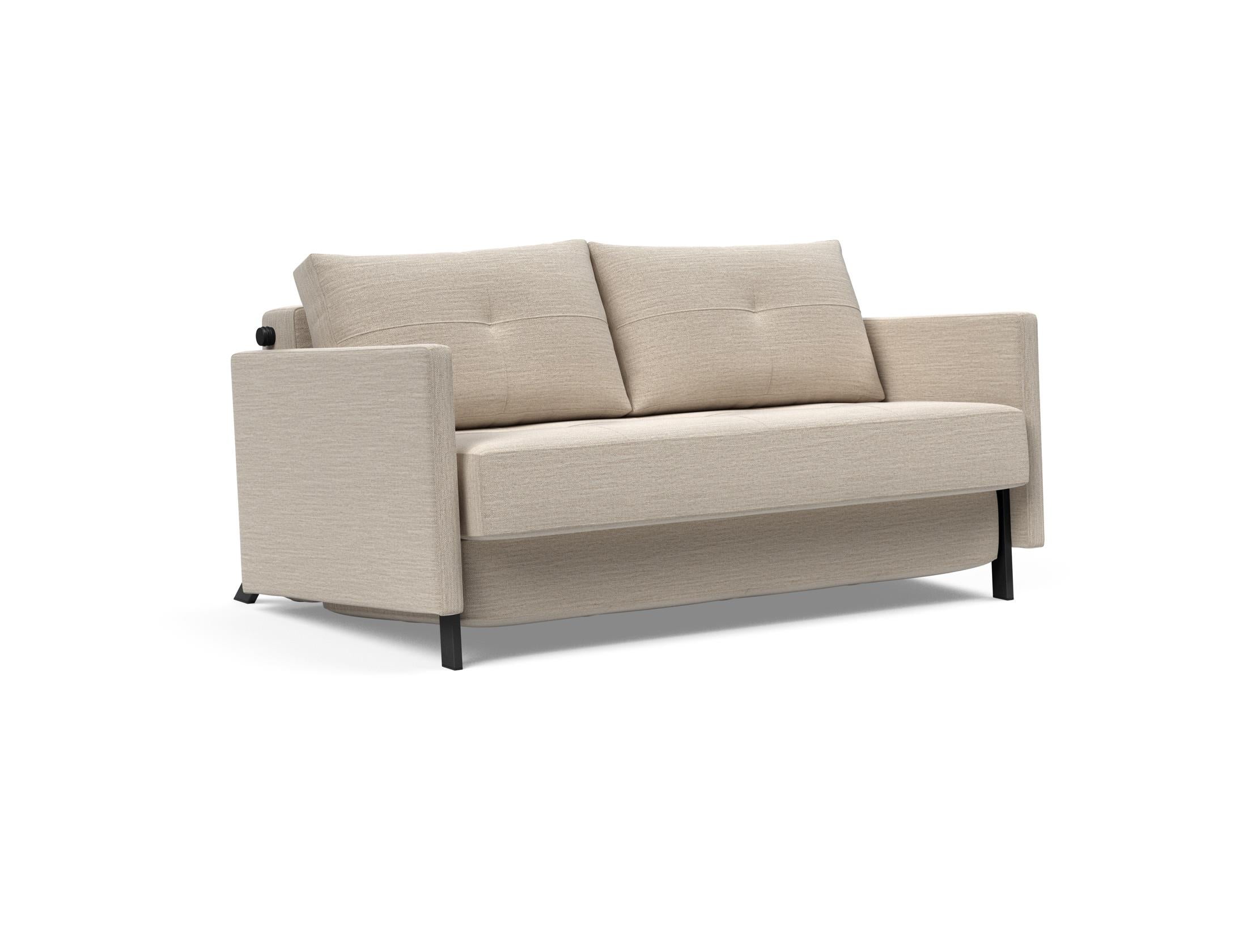 Das Cubed Klappsofa 140 von Innovation Living kombiniert stilvolles Design mit cleverer Funktionalität. Perfekt für kleine Wohnungen, verwandelt es sich schnell in ein bequemes Bett und bietet praktischen Stauraum.