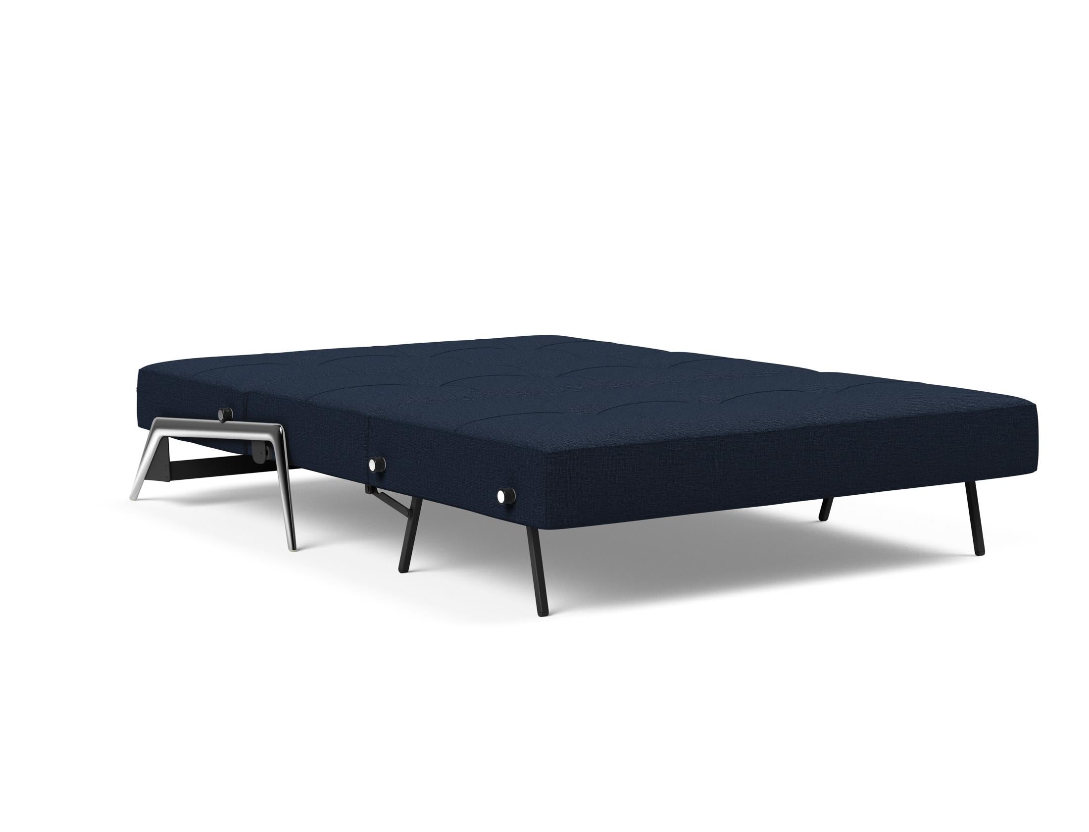 Cubed Klappsofa 140: Kompaktes Design trifft Funktionalität. Verwandelt sich schnell in ein Bett und bietet Stauraum für Bettzeug.