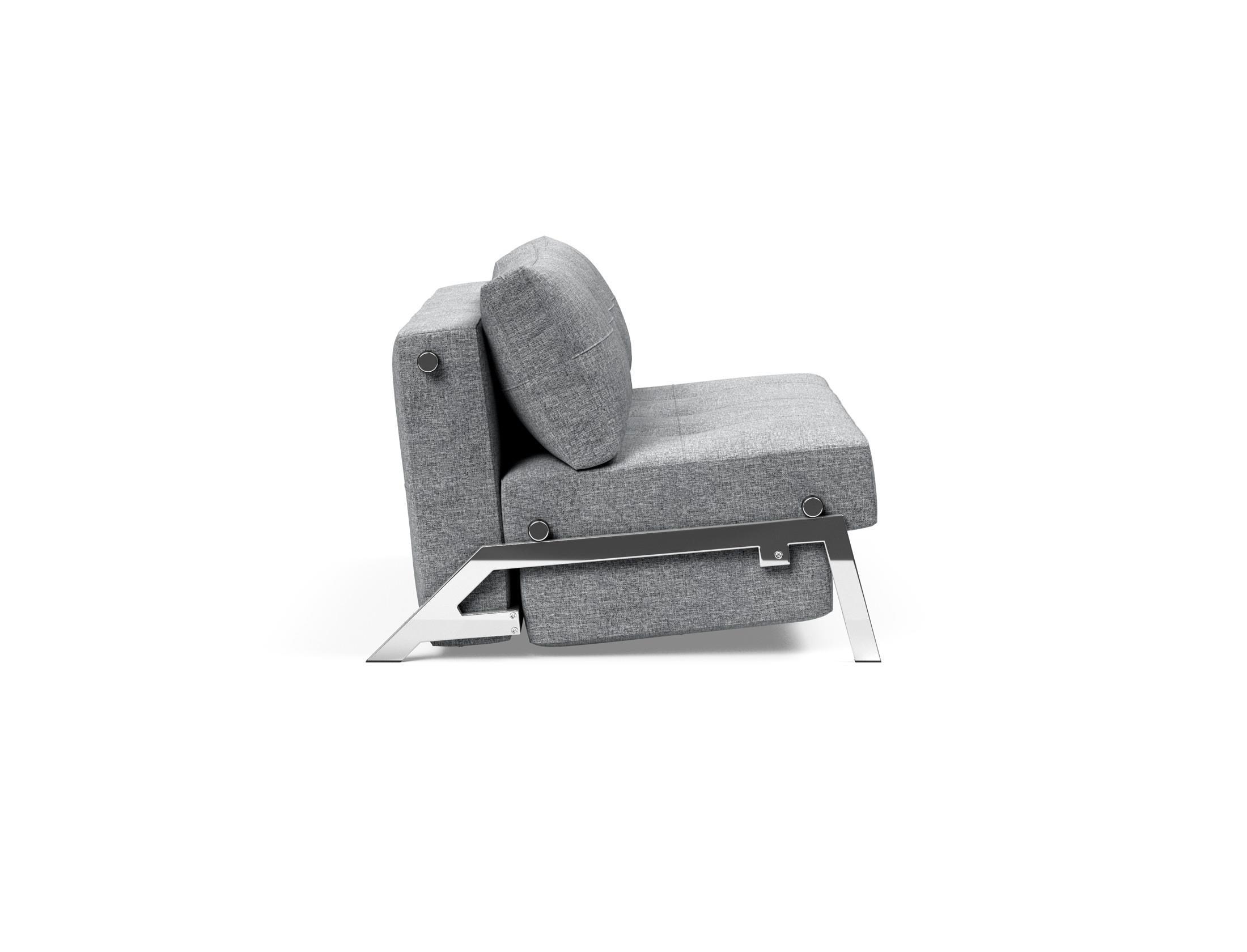 Cubed Klappsofa 140: Kompaktes Design trifft Funktionalität. Verwandelt sich schnell in ein Bett und bietet Stauraum für Bettzeug.