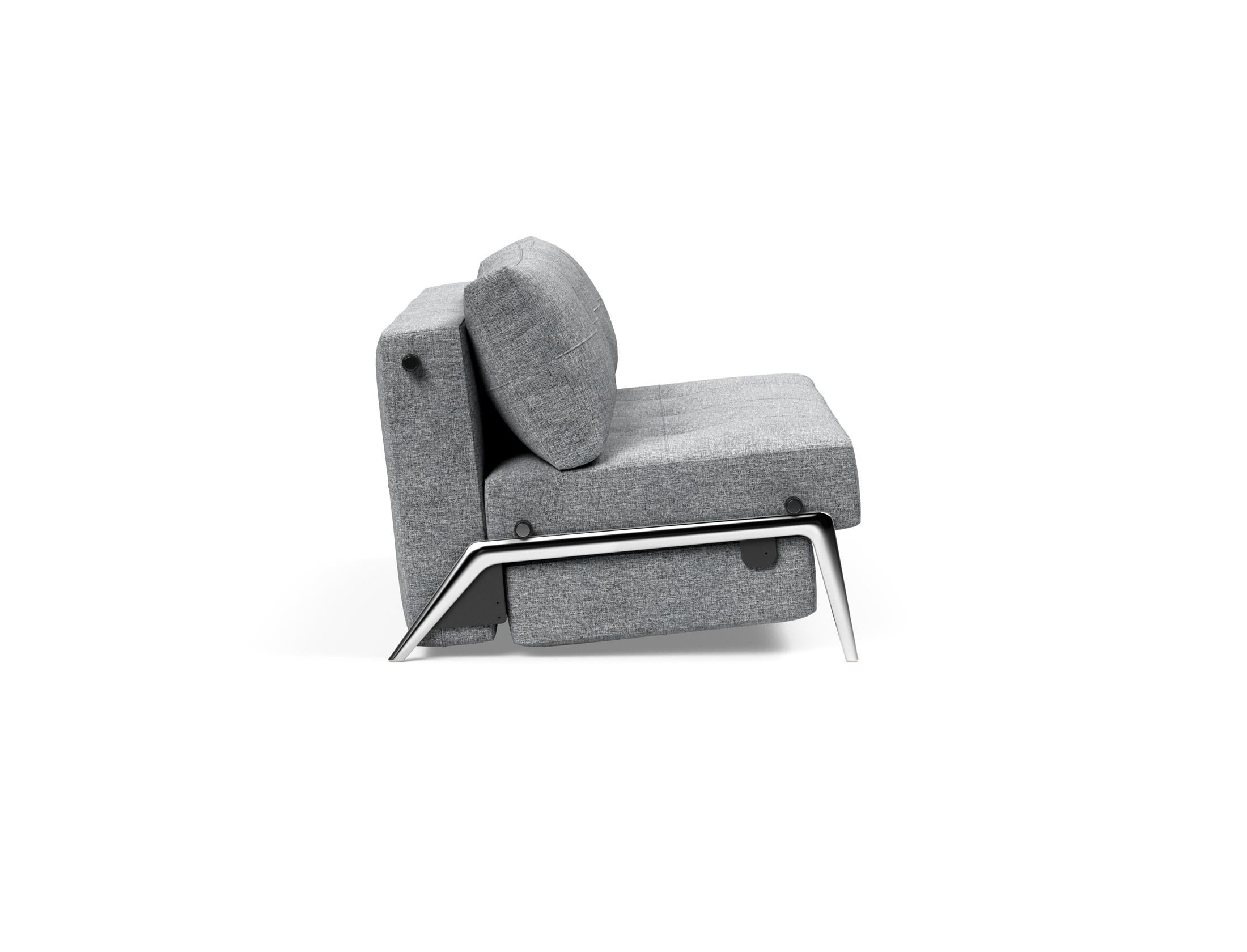 Cubed Klappsofa 140: Kompaktes Design trifft Funktionalität. Verwandelt sich schnell in ein Bett und bietet Stauraum für Bettzeug.