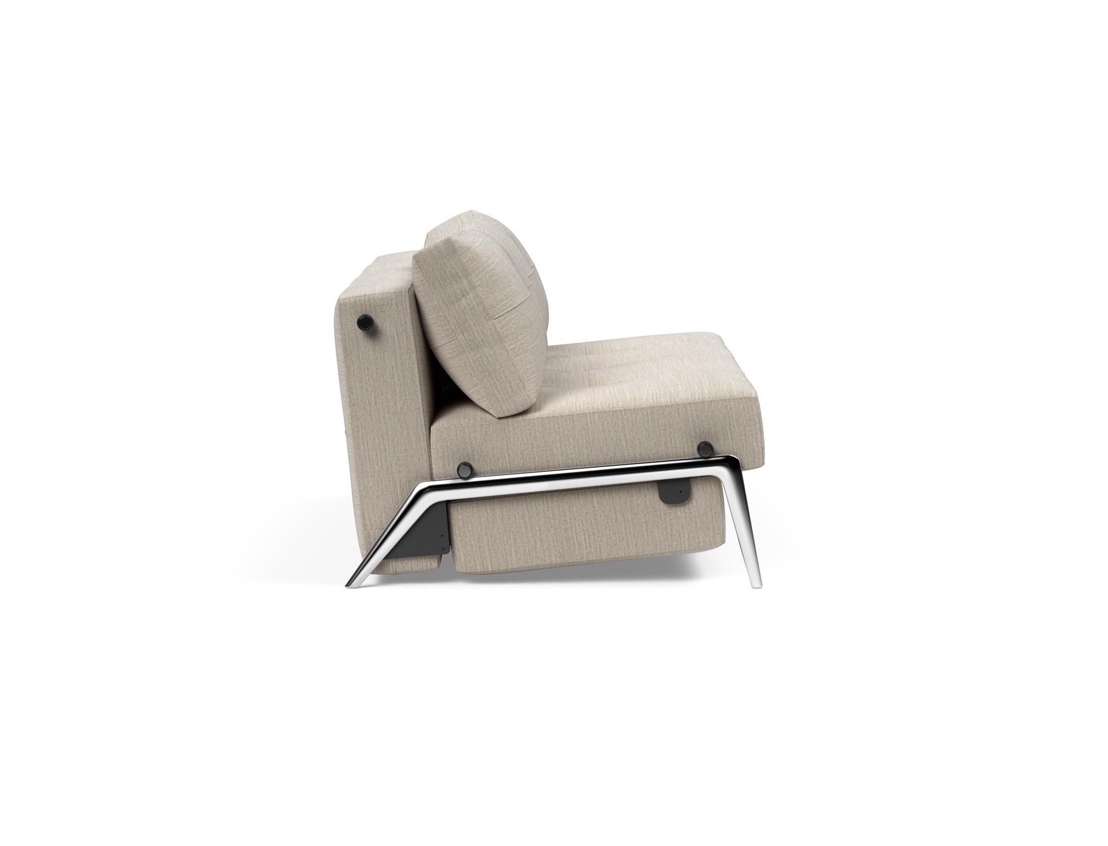 Cubed Klappsofa 140: Stilvolles Sofa mit cleverem Klappmechanismus. Ideal für kleine Räume, bietet Komfort und praktischen Stauraum.