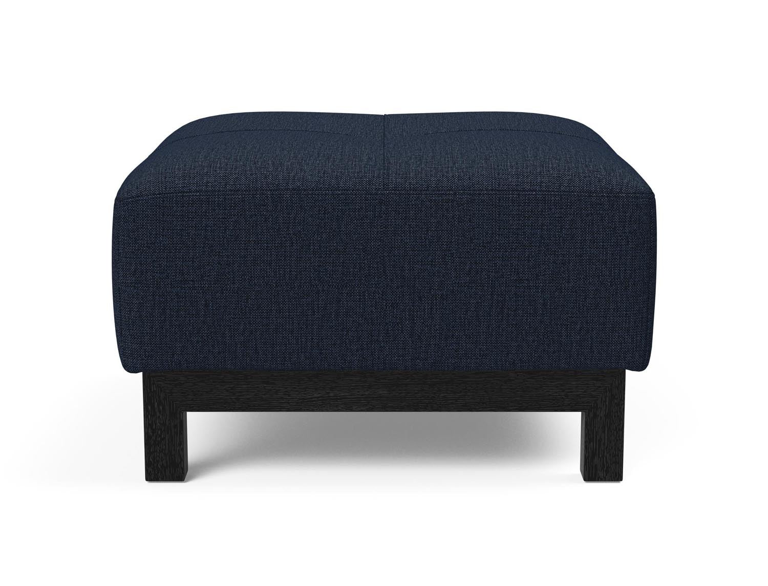 Entdecken Sie die Bifrost D.E.L. Ottoman von Innovation Living – stilvolles Design aus schwarzer Eiche, vielseitig einsetzbar und perfekt kombinierbar.