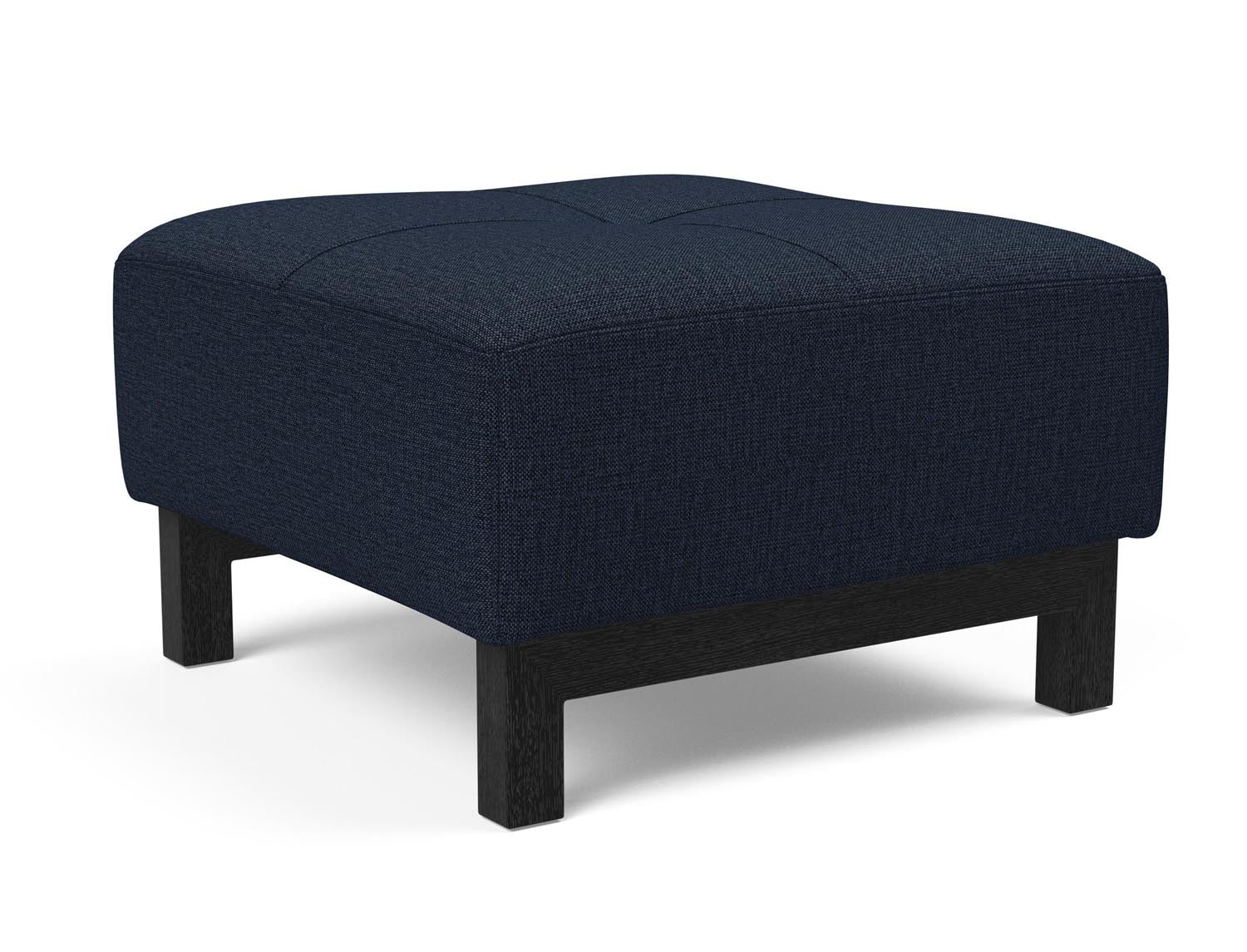 Entdecken Sie die Bifrost D.E.L. Ottoman von Innovation Living – stilvolles Design aus schwarzer Eiche, vielseitig einsetzbar und perfekt kombinierbar.