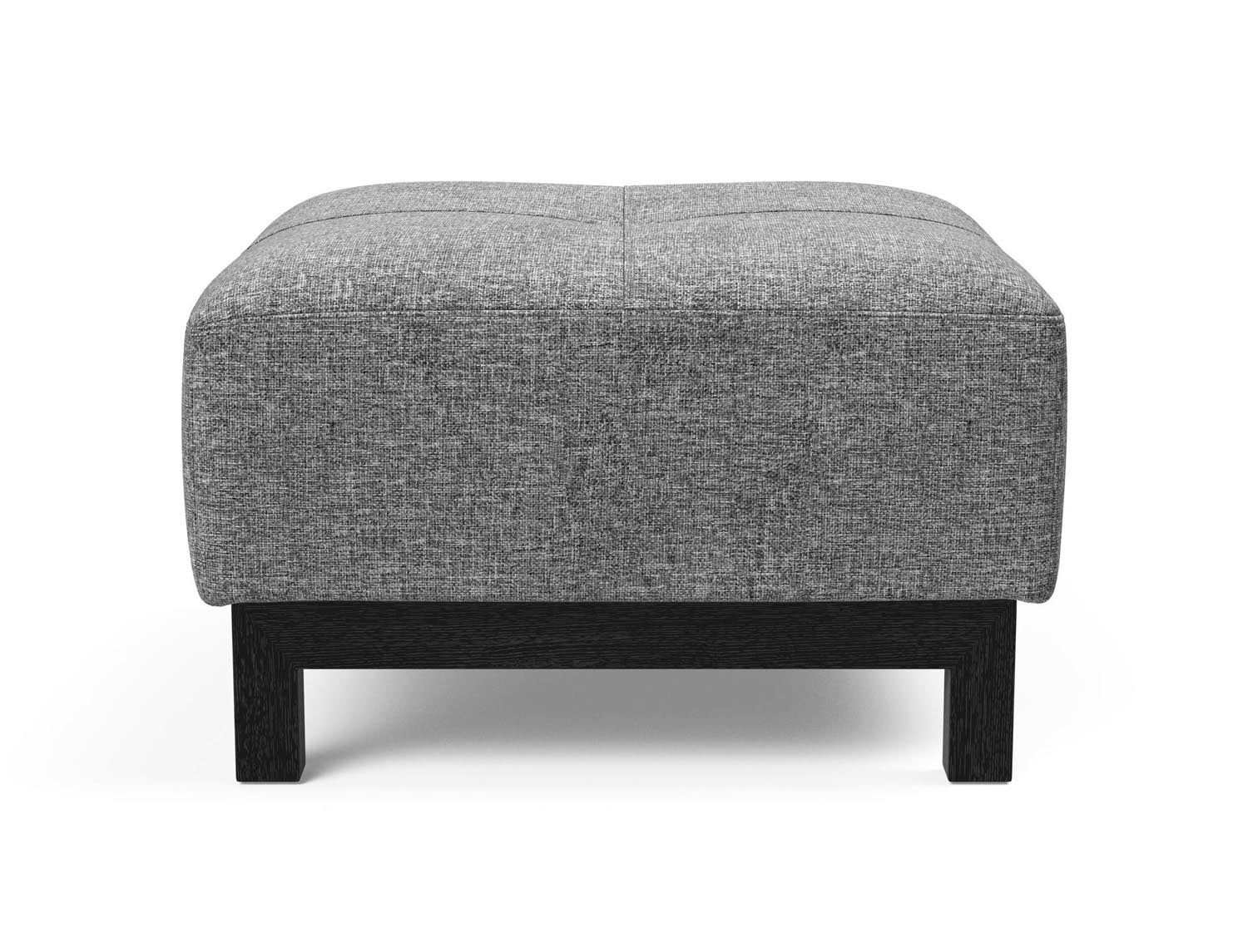 Entdecken Sie die Bifrost D.E.L. Ottoman von Innovation Living – stilvolles Design aus schwarzer Eiche, vielseitig einsetzbar und perfekt kombinierbar.
