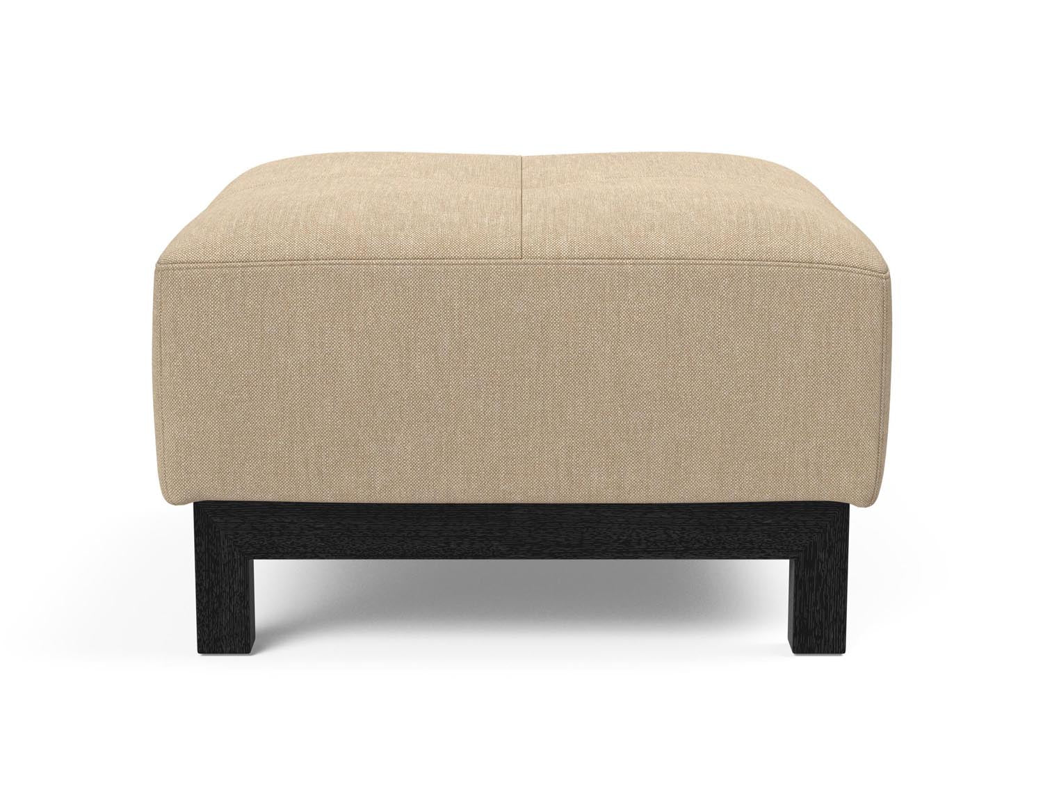 Entdecken Sie die Bifrost D.E.L. Ottoman von Innovation Living – stilvolles Design aus schwarzer Eiche, vielseitig einsetzbar und perfekt kombinierbar.