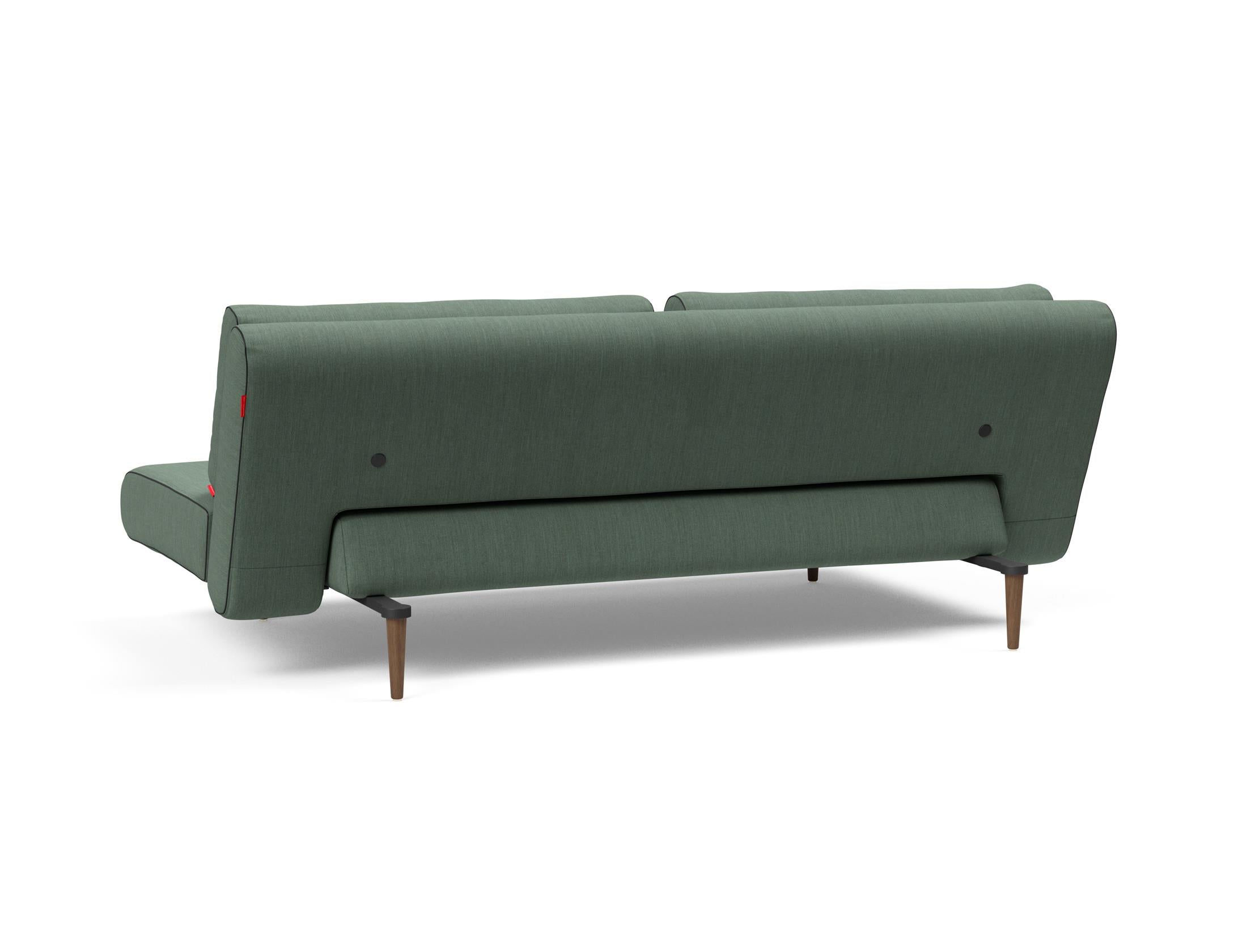 Erleben Sie das Unfurl Lounger von Innovation Living – ein elegantes Multitalent, das Schlafkomfort und modernes Design vereint.