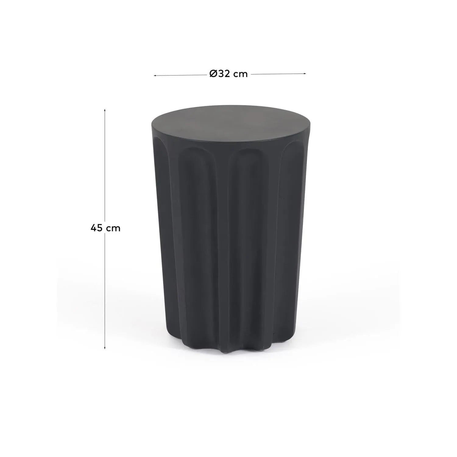 Vilandra runder Outdoor Beistelltisch aus Zement mit schwarzem Finish Ø 32 cm in Schwarz präsentiert im Onlineshop von KAQTU Design AG. Beistelltisch ist von Kave Home