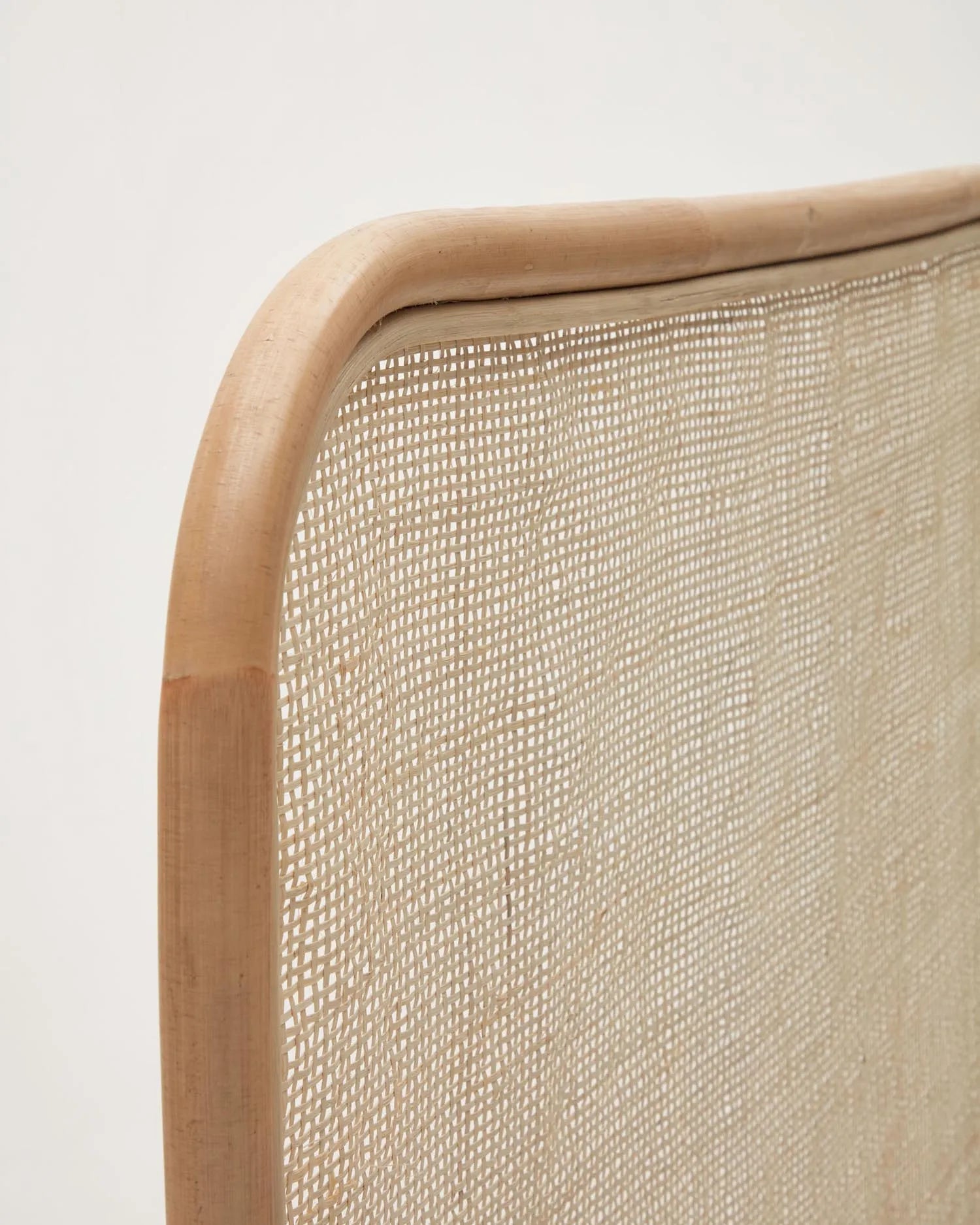 Quiterie Kopfteil aus Rattan, 90 cm, von Kave Home. Natürliches Finish, handgefertigt, stilvoll und perfekt für Ihr Schlafzimmer.