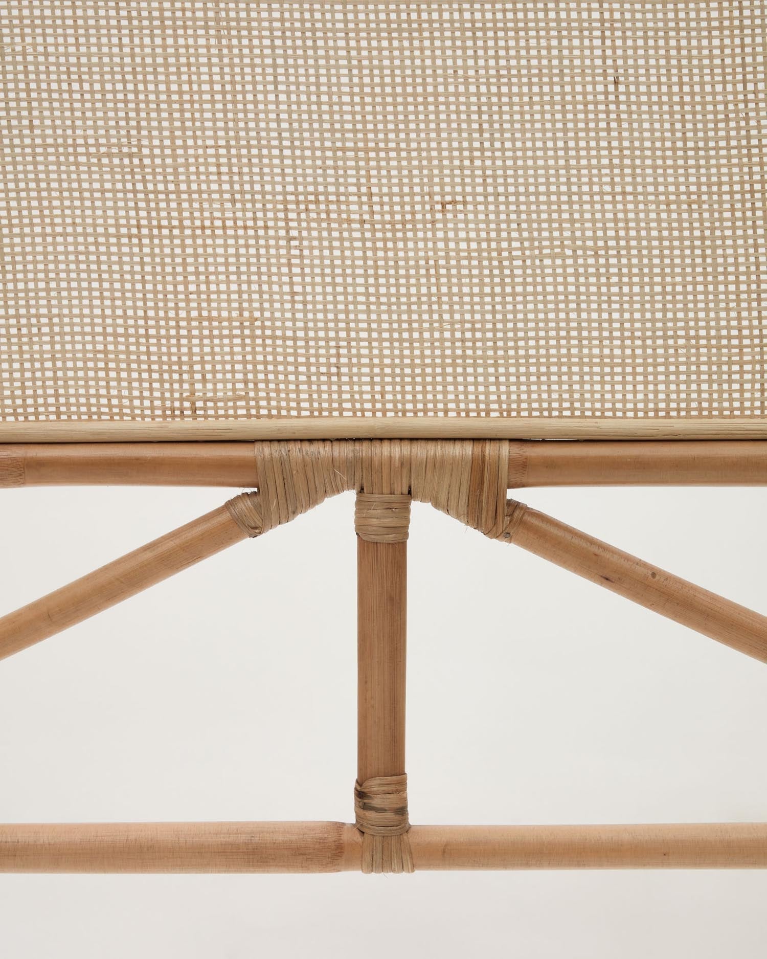 Quiterie Bettkopfteil aus natürlichem Rattan, 90 cm, von Kave Home. Stilvolles Design, handgefertigt, ideal für jedes Schlafzimmer.