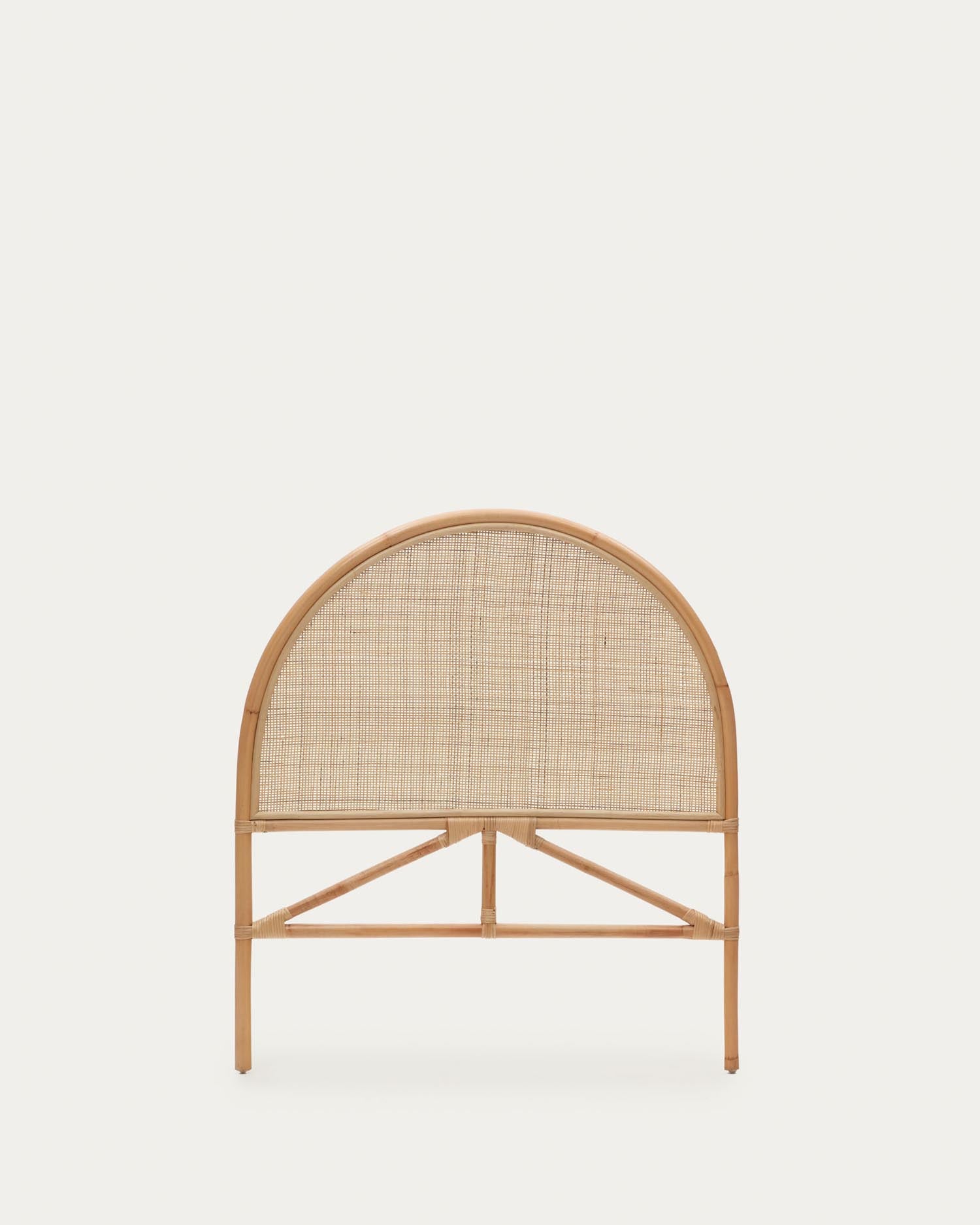 Quiterie Kopfteil aus natürlichem Rattan, rund, 90 cm, von Kave Home. Stilvolles Design für ein gemütliches Schlafzimmer.