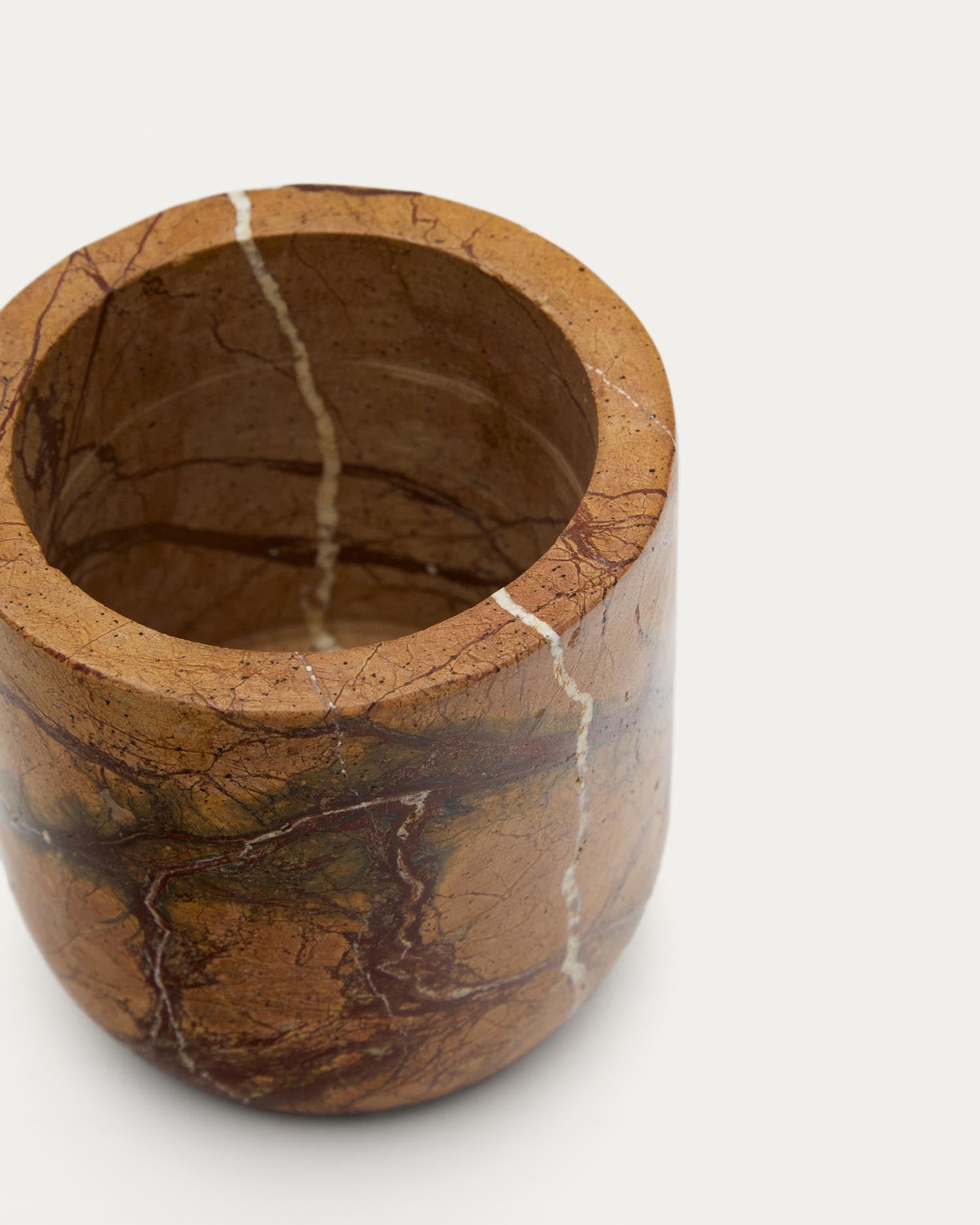 Spalsh Zahnbürstenhalter aus Marmor beige in Braun präsentiert im Onlineshop von KAQTU Design AG. Badzubehör ist von Kave Home