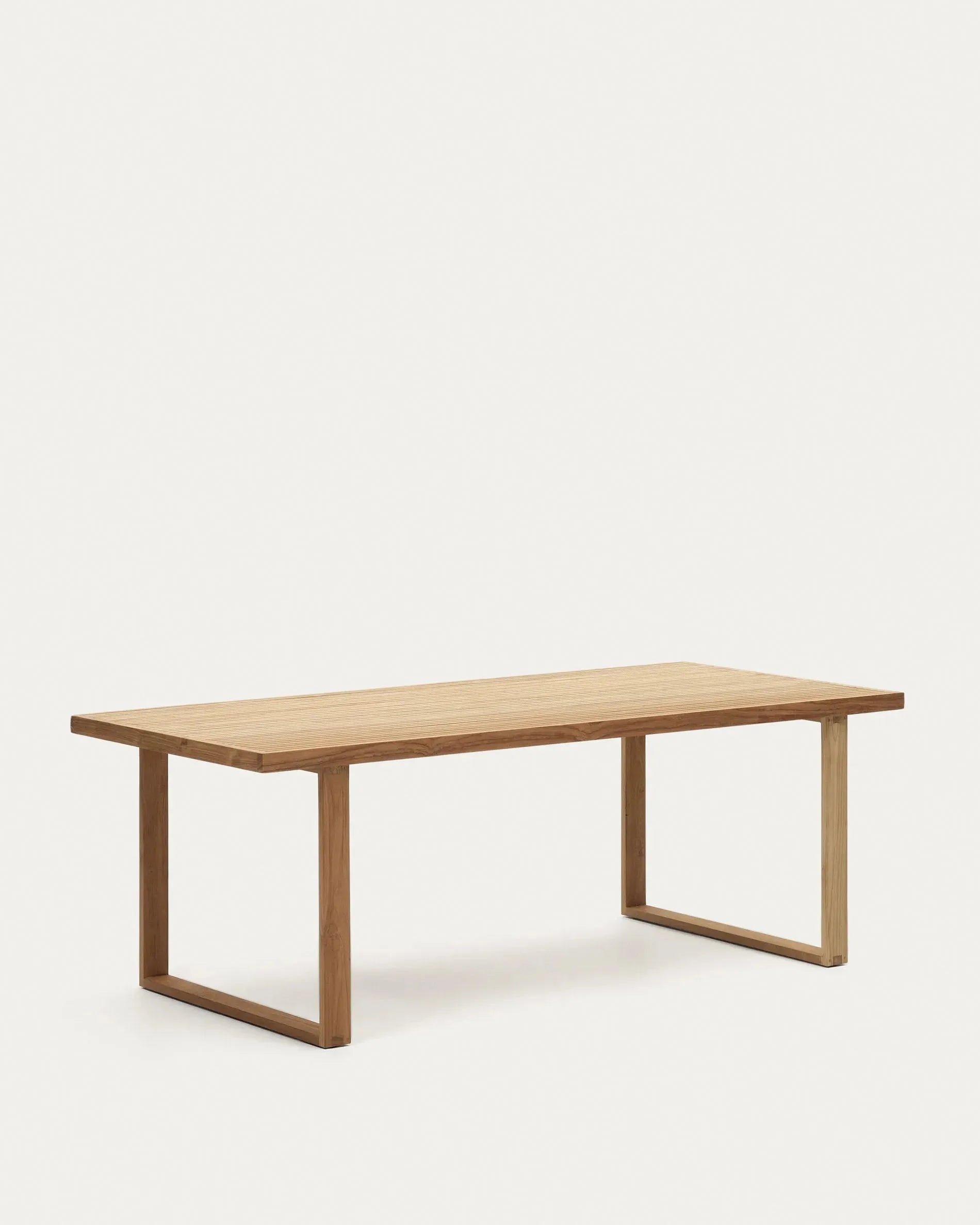 Eleganter Gartentisch aus recyceltem Teakholz, 220x100 cm, robust und nachhaltig, perfekt für Garten oder Terrasse.