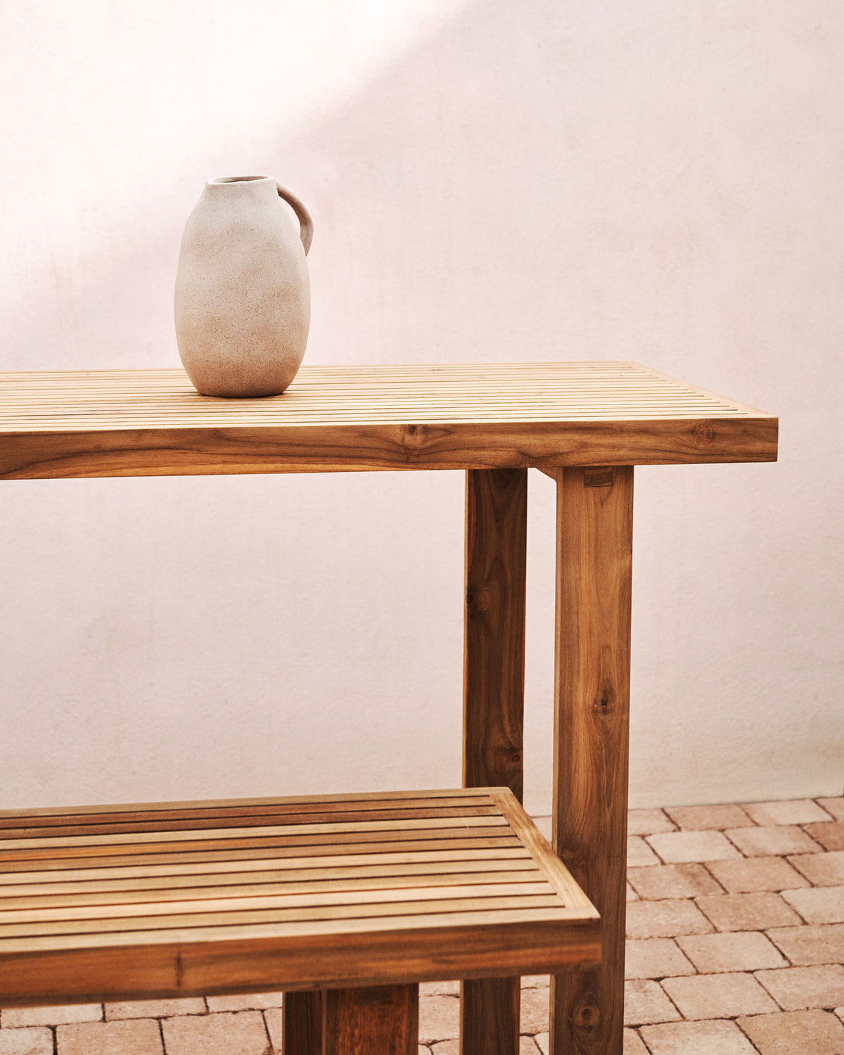 Canadell 100% Outdoor-Tisch aus recyceltem massivem Teakholz 220 x 100 cm in Natur präsentiert im Onlineshop von KAQTU Design AG. Gartentisch ist von Kave Home