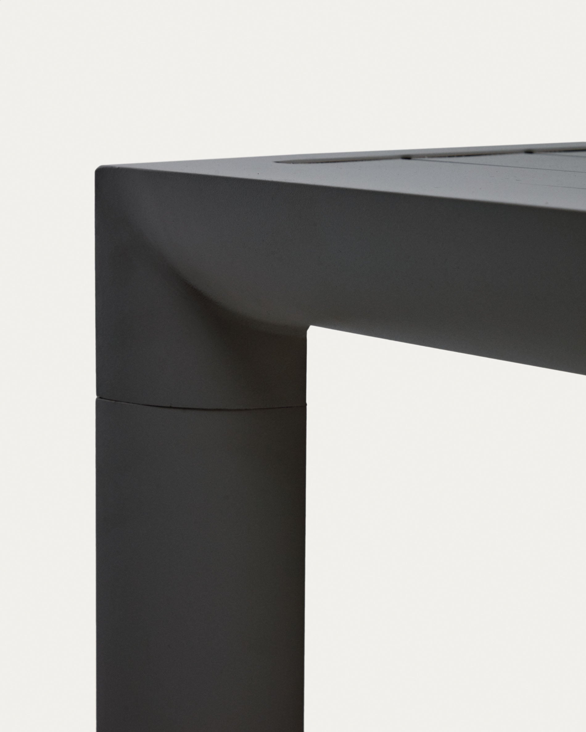 Eleganter Gartentisch aus Aluminium mit grauem Finish, 220x100 cm, langlebig und modern, perfekt für Terrasse oder Garten.