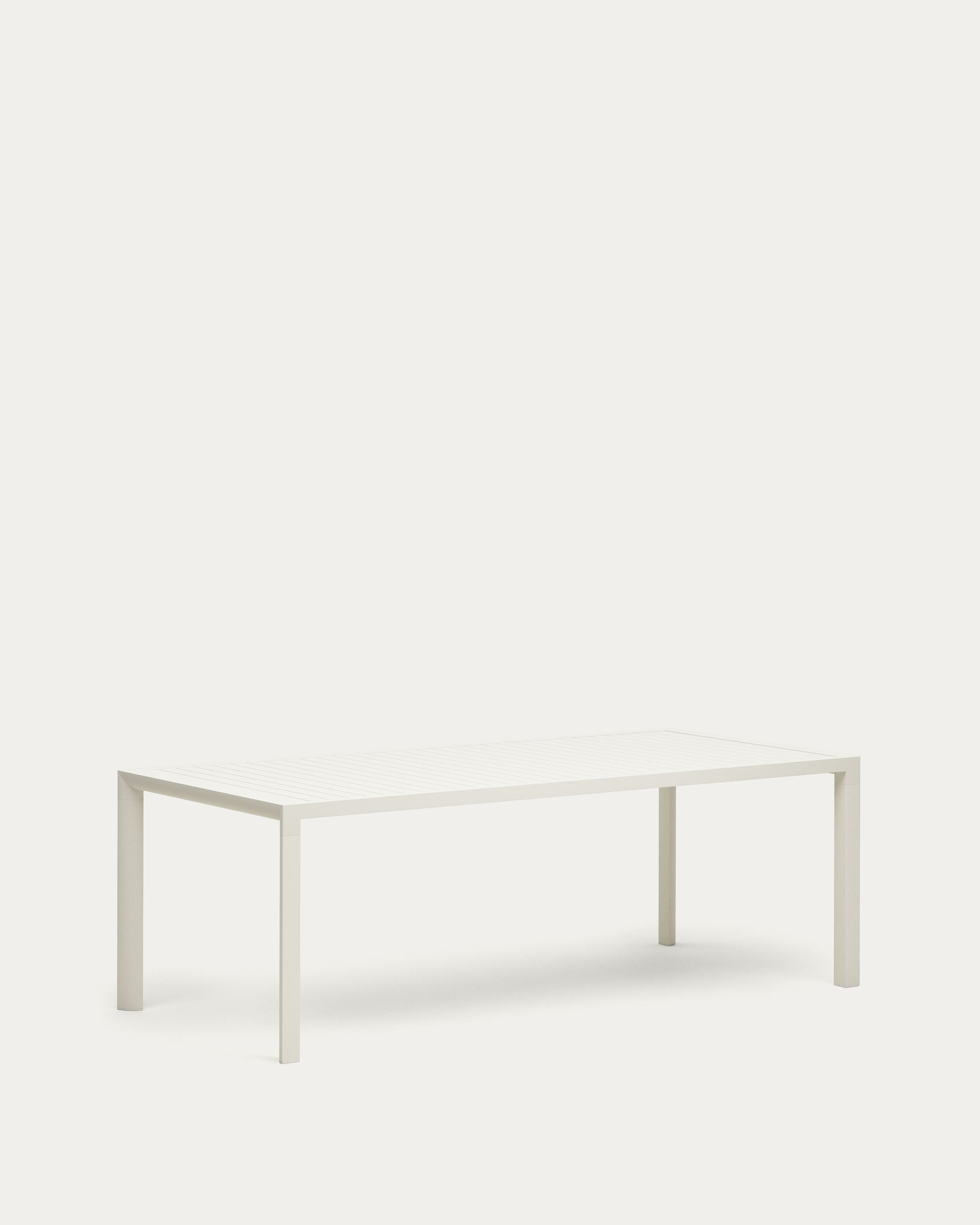 Moderner Gartentisch Culip aus Aluminium, weißes Finish, 220x100 cm, ideal für stilvolle Außenbereiche von Kave Home.