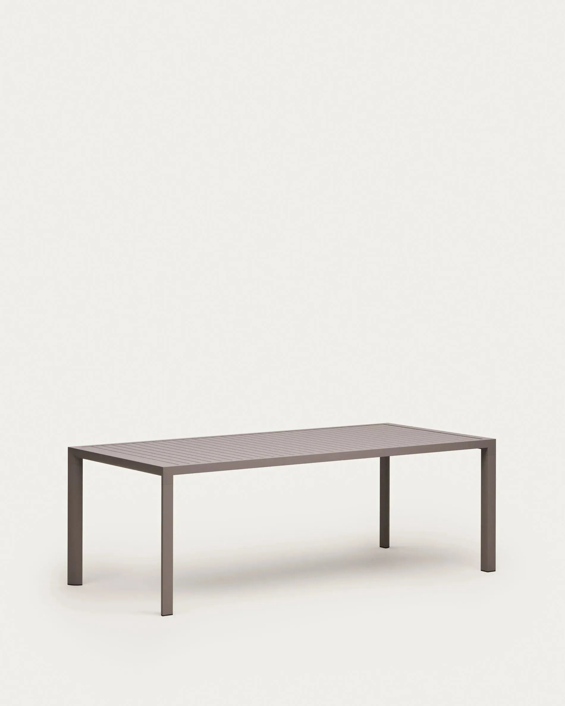 Eleganter Gartentisch aus Aluminium mit braunem Finish, 220 x 100 cm, perfekt für moderne und stilvolle Außenbereiche.