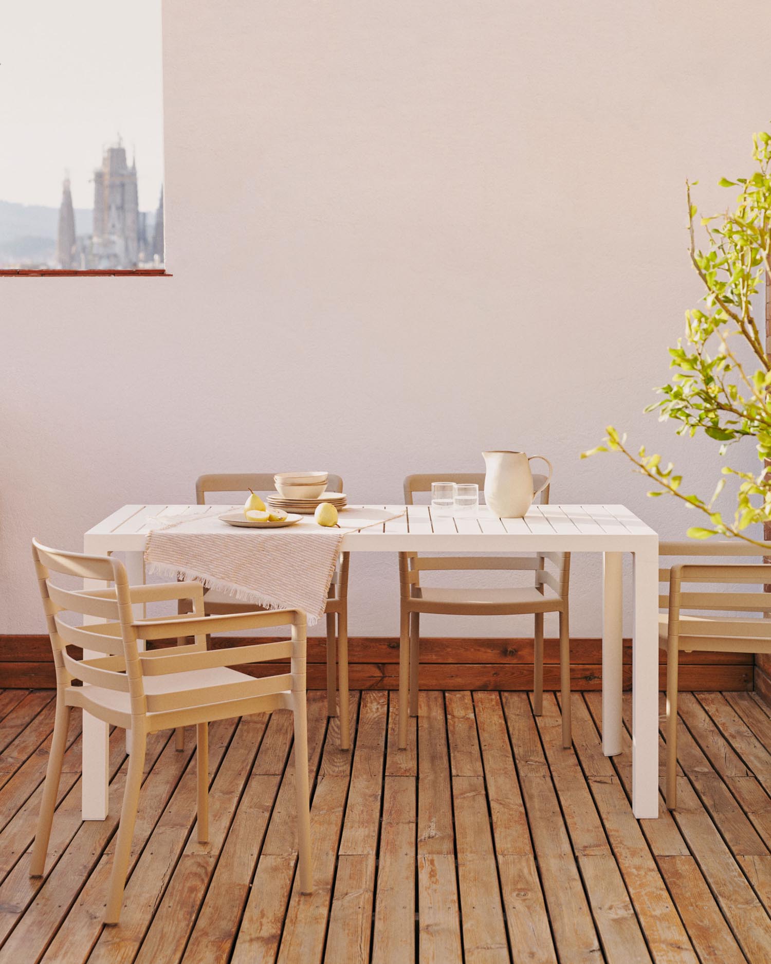 Moderner Gartentisch Culip aus Aluminium, weißes Finish, 150x77 cm, ideal für stilvolle Außenbereiche, von Kave Home.