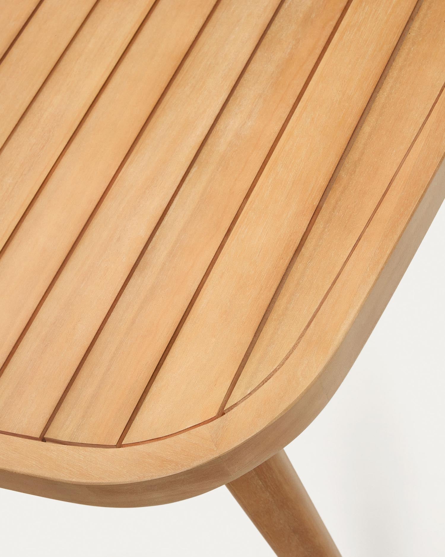 Outdoor-Tisch aus massivem Eukalyptusholz, 170x90 cm, FSC-zertifiziert, robust, nachhaltig und elegant von Kave Home.