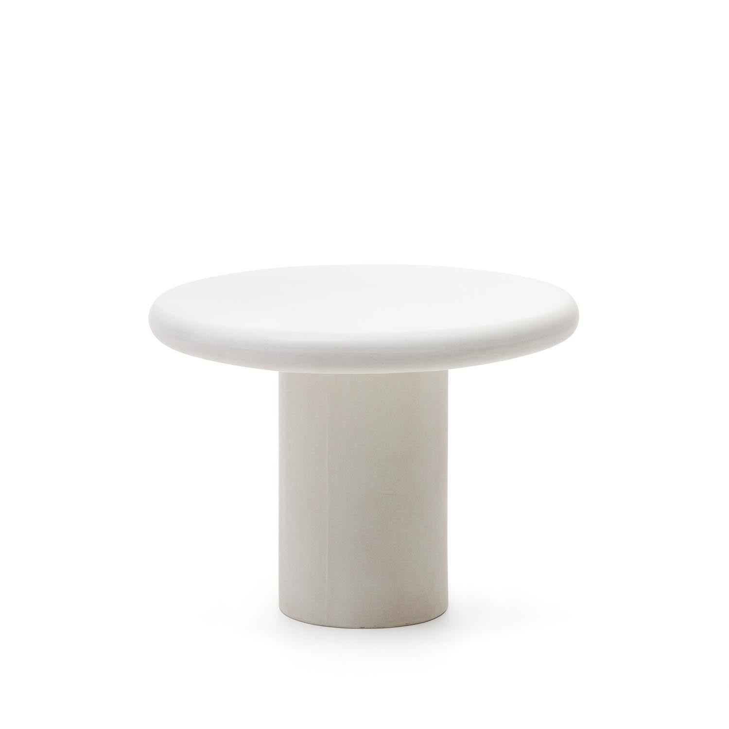 Eleganter Addaia Tisch aus weissem Zement, Ø 90 cm, wetterfest, ideal für Garten und Terrasse, bietet Platz für 4 Personen.