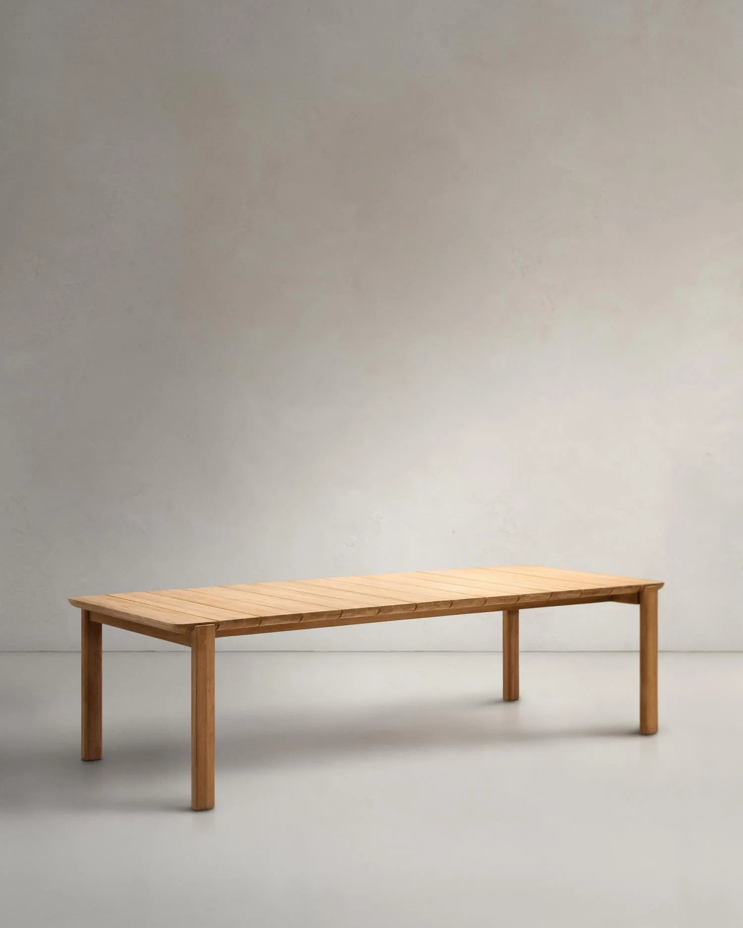 Massiver Teakholz-Tisch Icaro, FSC-zertifiziert, 220x102 cm, von Kave Home. Perfekt für moderne und elegante Wohnräume.