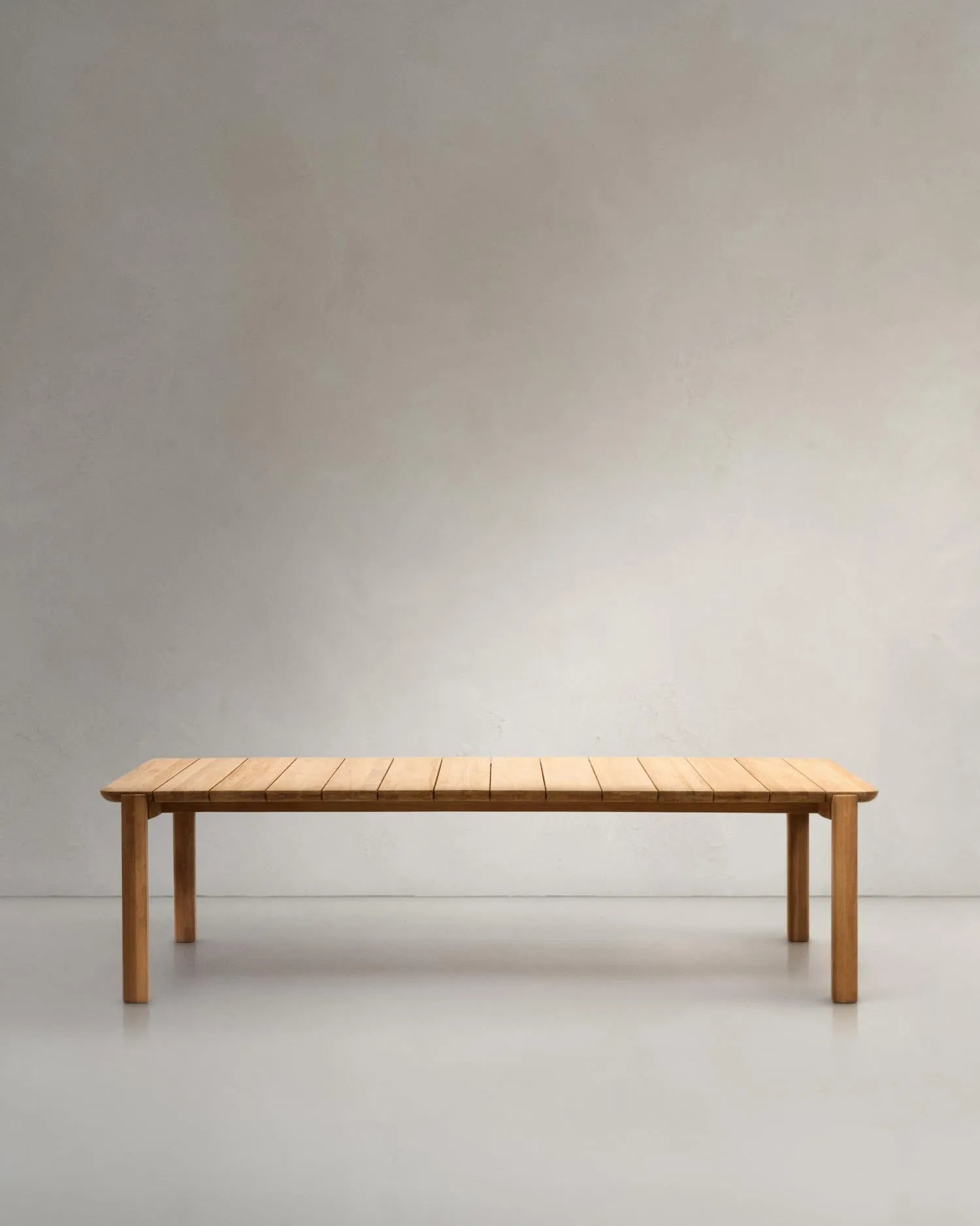 Eleganter Icaro Tisch aus FSC-zertifiziertem massivem Teakholz, 280 x 112 cm, ideal für stilvolle Wohnräume.