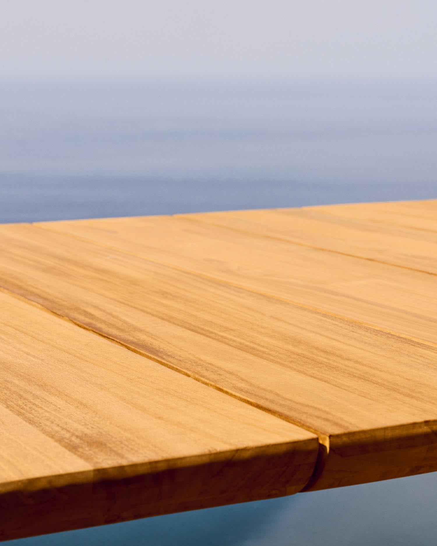 Icaro Tisch aus massivem Teakholz, 280 x 112 cm – stilvoll, langlebig und umweltfreundlich. Perfekt für gesellige Stunden im Freien.