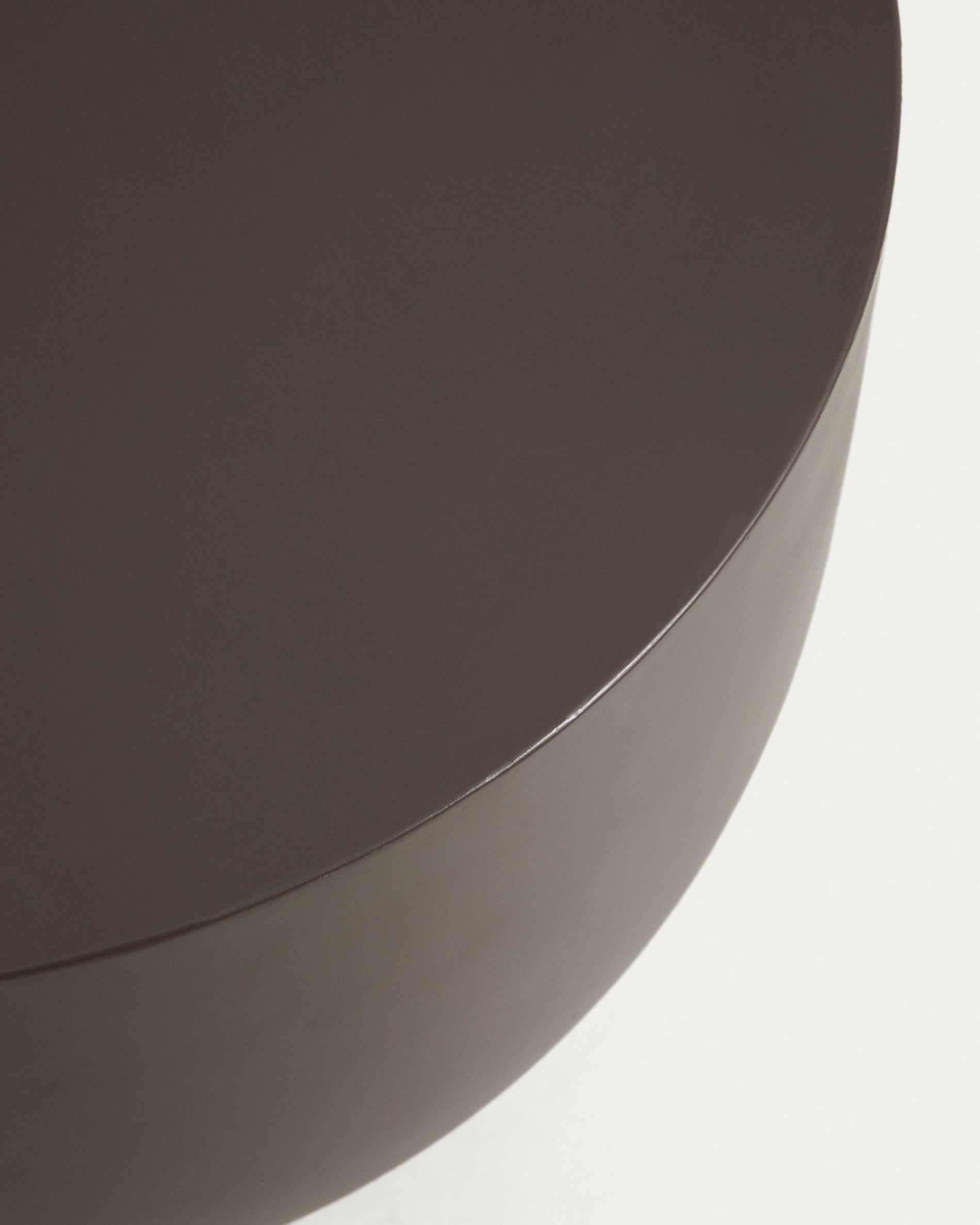 Runder Couchtisch Garbet aus braunem Zement, Ø 60 cm in Braun präsentiert im Onlineshop von KAQTU Design AG. Loungetisch ist von Kave Home