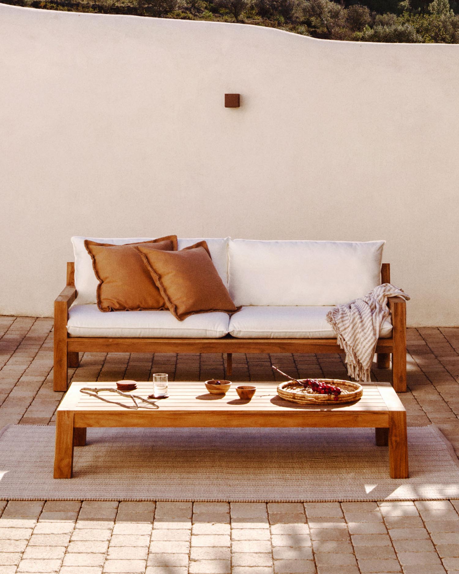 Forcanera Couchtisch aus massivem Teakholz 150 x 71 cm