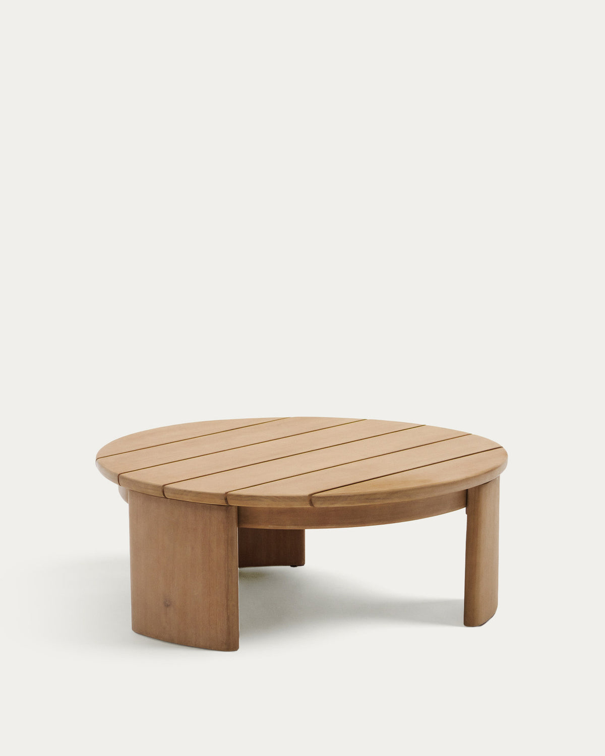 Xoriguer Couchtisch aus massivem Eukalyptusholz FSC 100% Ø 90 cm in Natur präsentiert im Onlineshop von KAQTU Design AG. Loungetisch ist von Kave Home