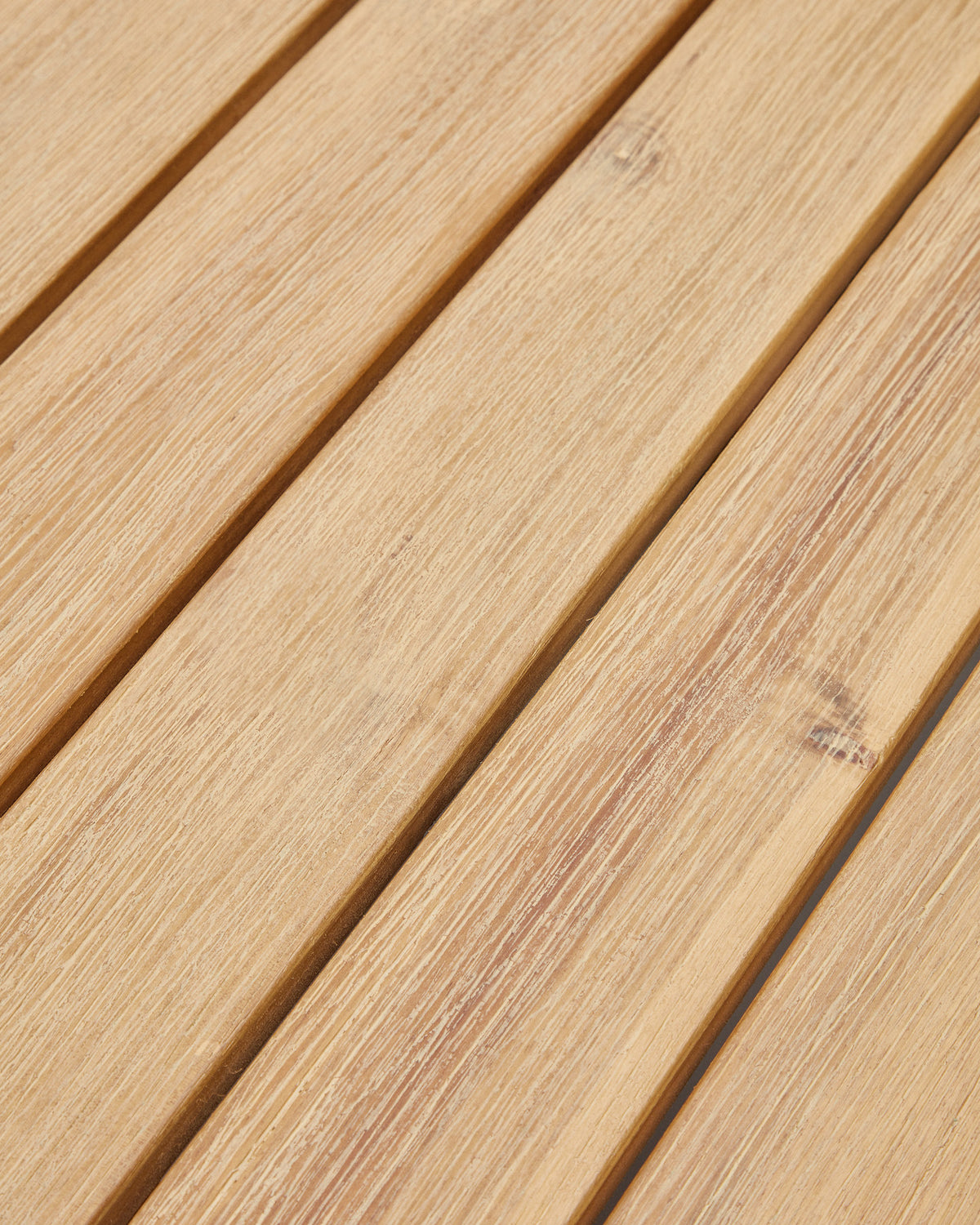 Couchtisch Dandara aus Stahl, beigem Flechtwerk und massivem Akazienholz Ø70 cm FSC 100% in Natur, Beige präsentiert im Onlineshop von KAQTU Design AG. Loungetisch ist von Kave Home