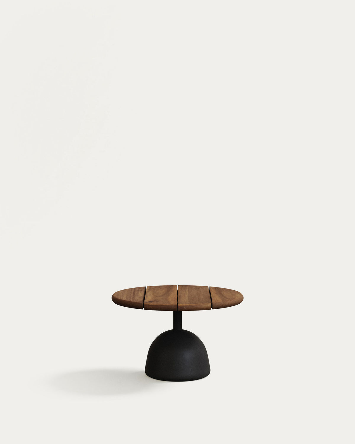 Saura Couchtisch mit Akazienplatte in Walnuss-Finish und schwarzem Zementfuss Ø55x35cm in Schwarz, Dunkelbraun präsentiert im Onlineshop von KAQTU Design AG. Beistelltisch Outdoor ist von Kave Home